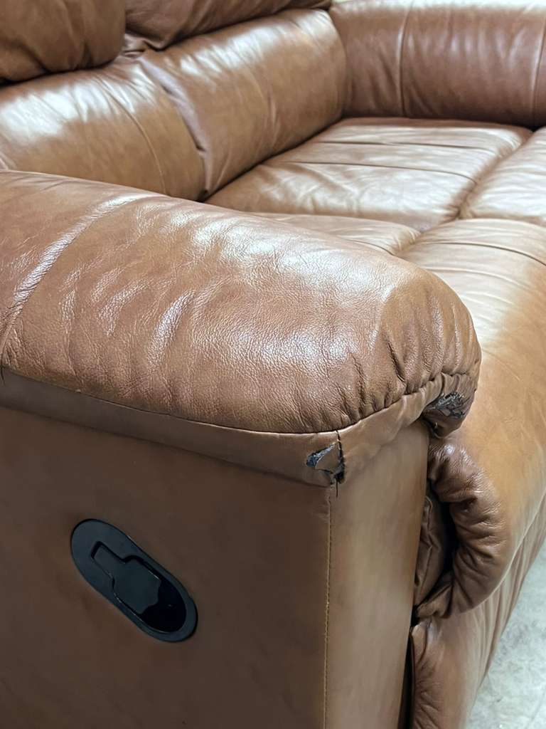 Cognac leather recliner sofa set. Manual reclining couches.