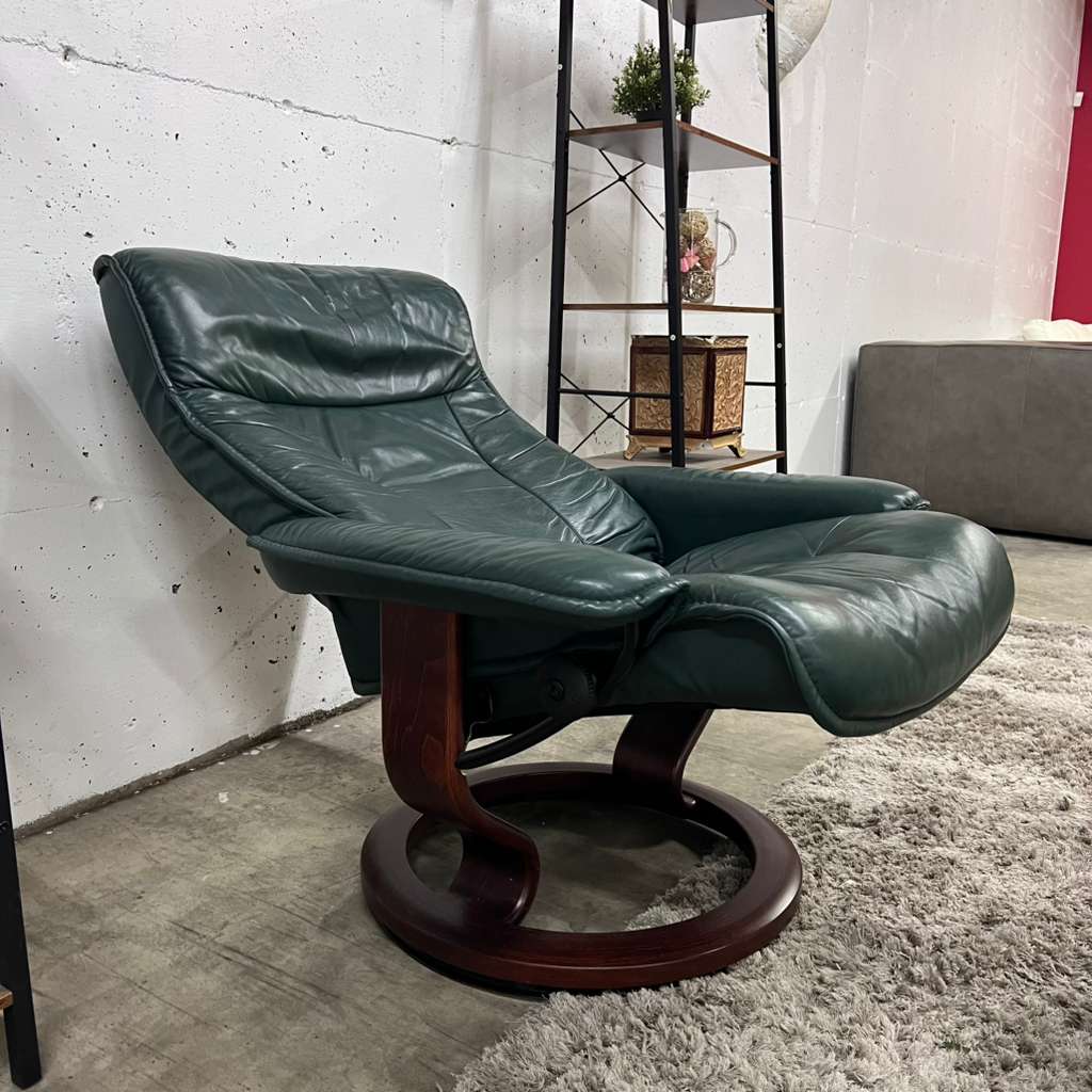 Ekornes stressless leather recliner. Mint conditon Norwegian chair.