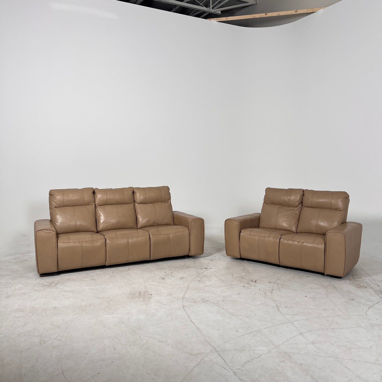 Elran Leather Sofa and Loveseat. 3+2 couch set. delivery available