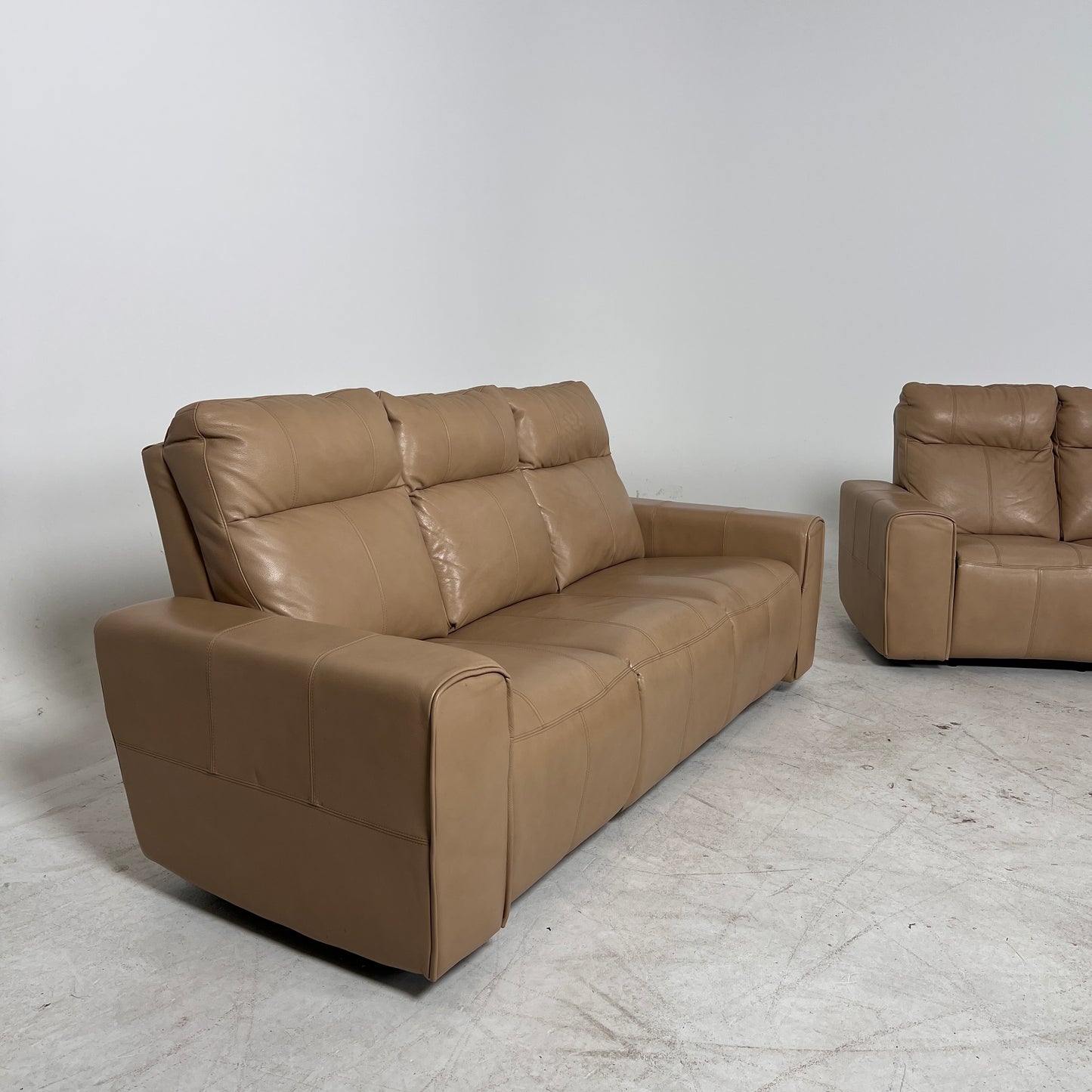 Elran Leather Sofa and Loveseat. 3+2 couch set. delivery available
