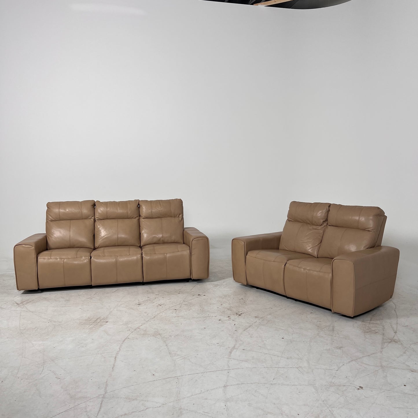 Elran Leather Sofa and Loveseat. 3+2 couch set. delivery available