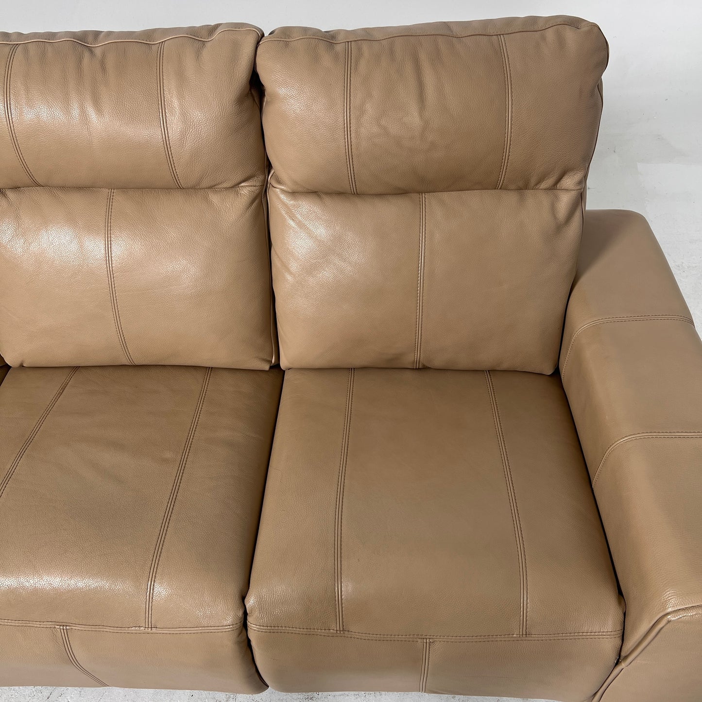 Elran Leather Sofa and Loveseat. 3+2 couch set. delivery available