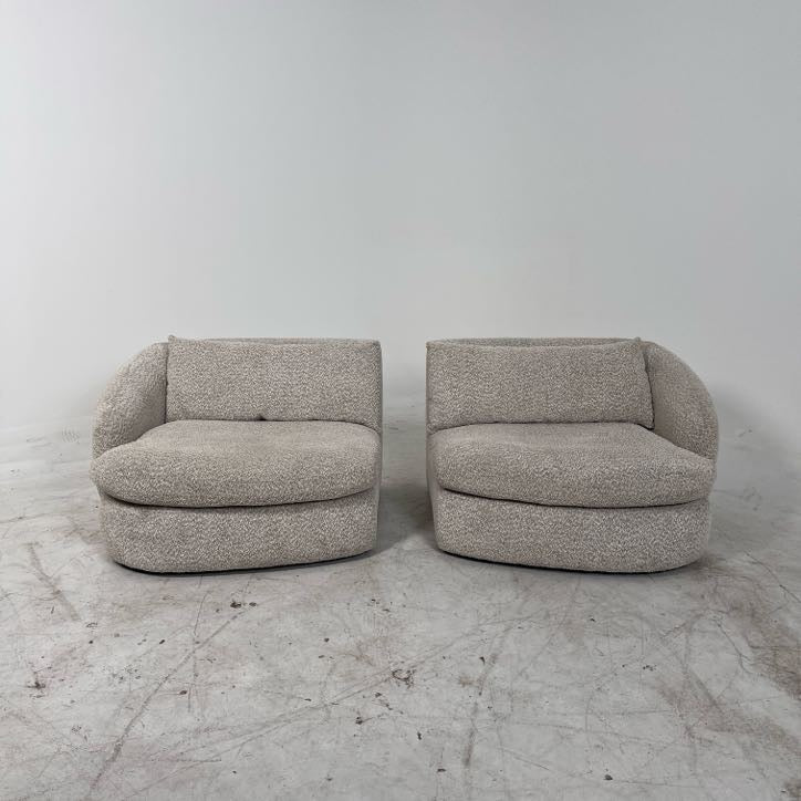 Thomasville 2 piece Sofa couch. Extra Deep loveseat. Delivery available