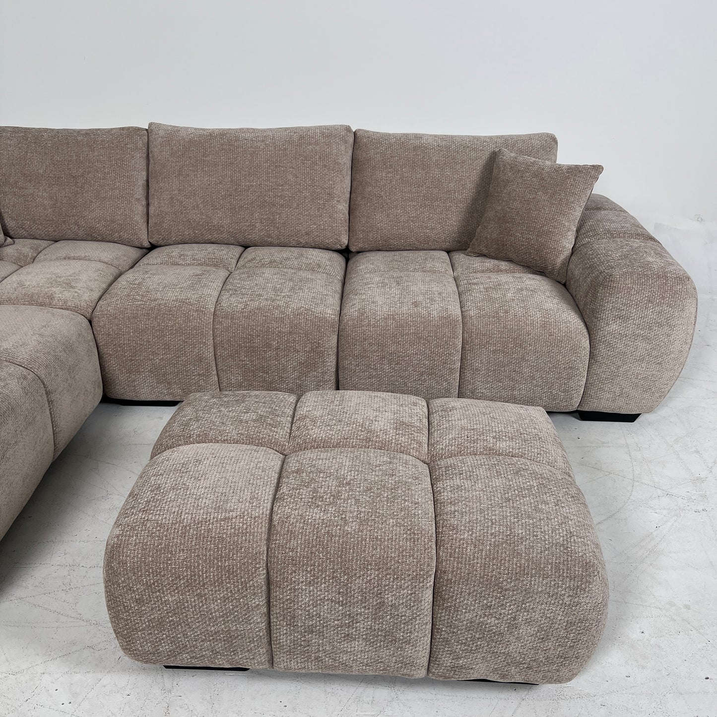 New CasaBella Sophia Sectional. Reversible L shaped sofa couch. delivery available