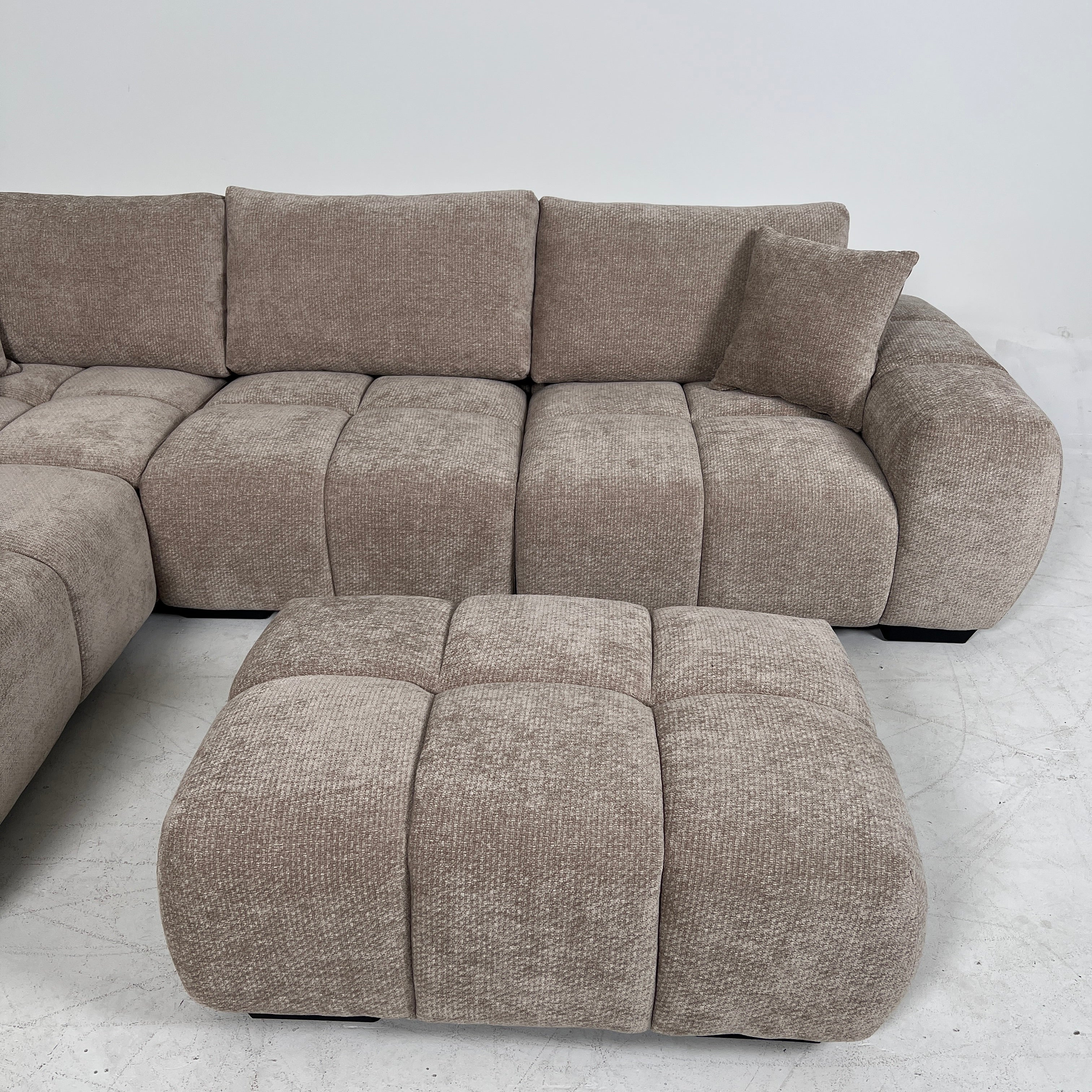 New CasaBella Sophia Sectional. Reversible L shaped sofa couch. delivery available