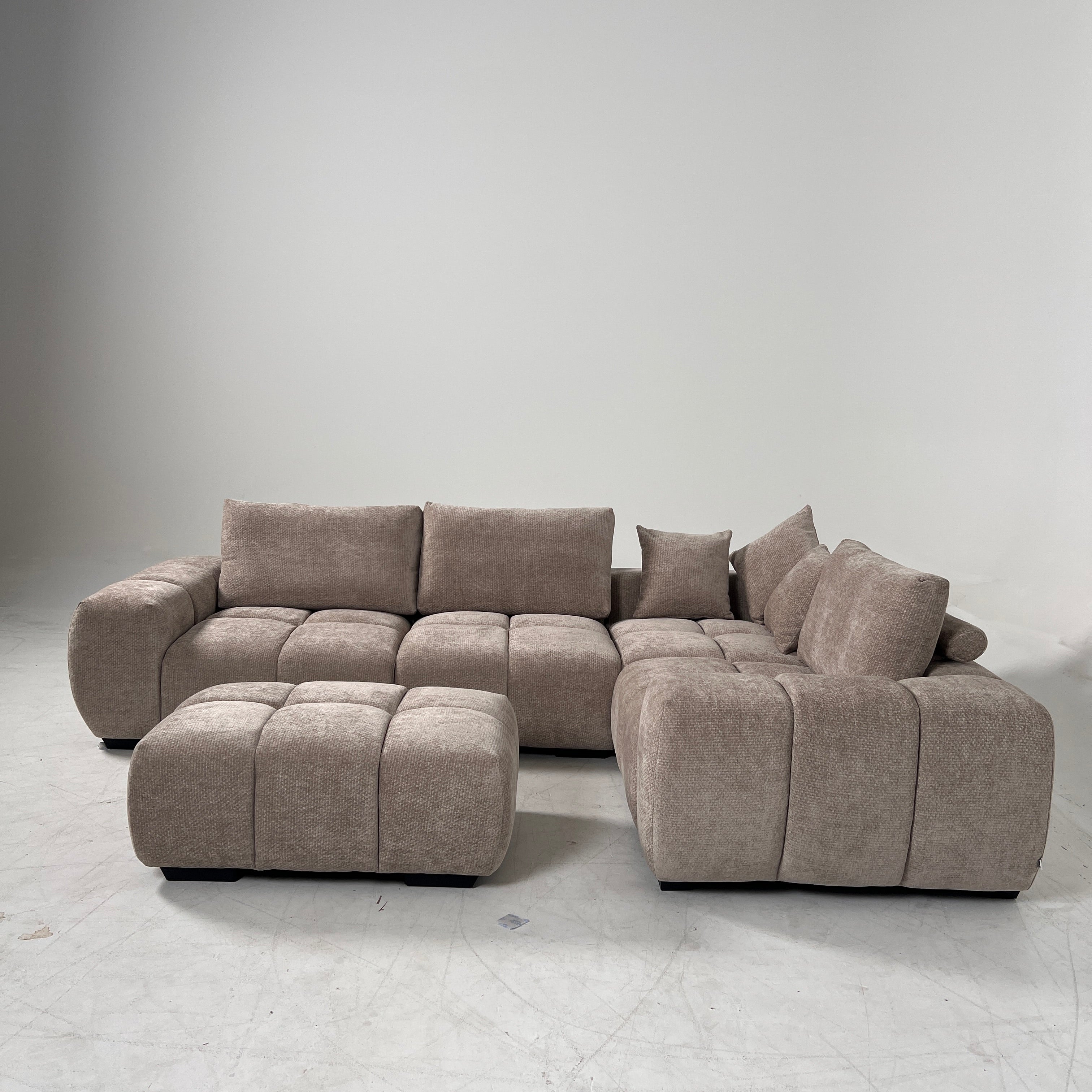 New CasaBella Sophia Sectional. Reversible L shaped sofa couch. delivery available