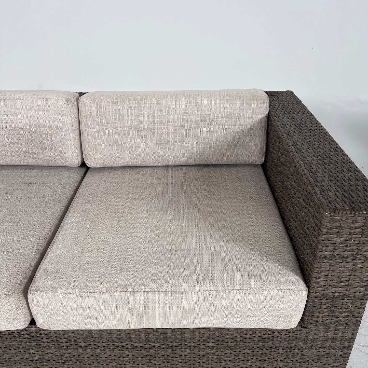 Patio Sectional. wicker rattan like pation set. delivery available