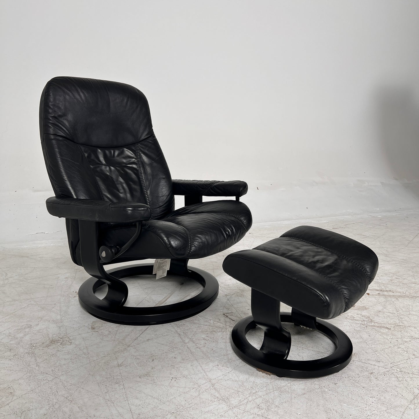 Stressless Ekornes Reclining chair + ottoman. Scan Design chair. delivery available