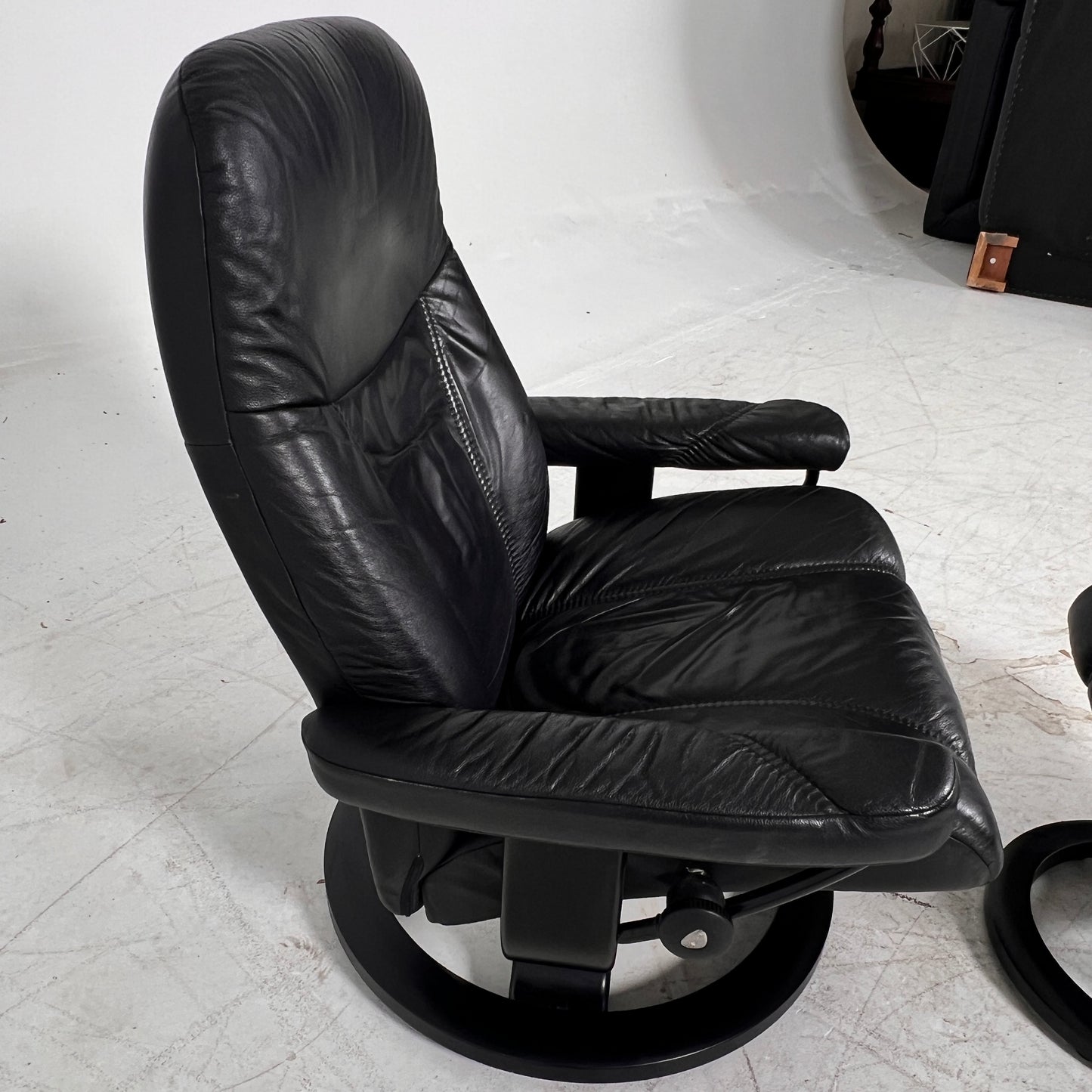 Stressless Ekornes Reclining chair + ottoman. Scan Design chair. delivery available
