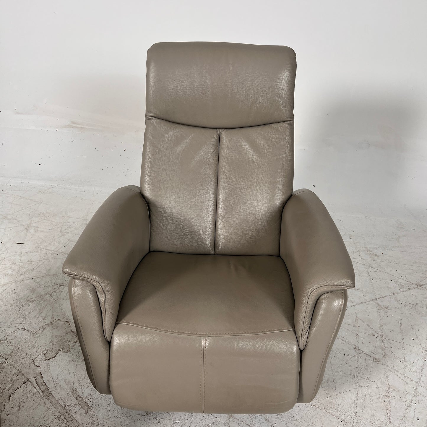 Matching Power Reclining Chairs. 2 Electric reclining  Armchairs. Delivery available