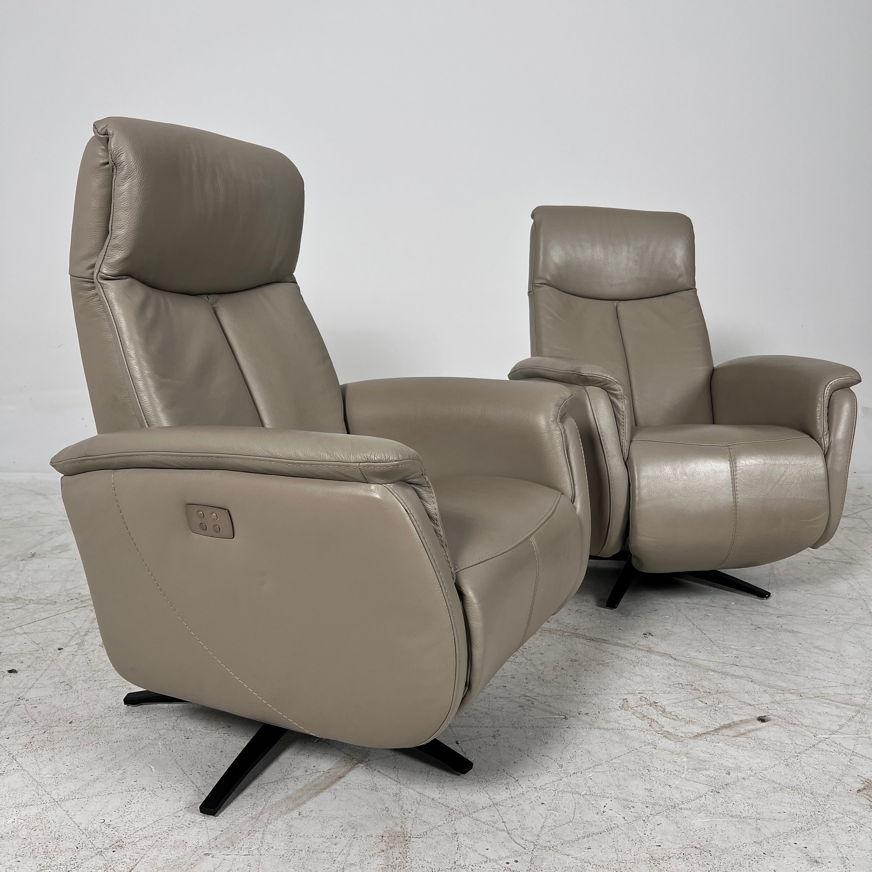 Matching Power Reclining Chairs. 2 Electric reclining  Armchairs. Delivery available
