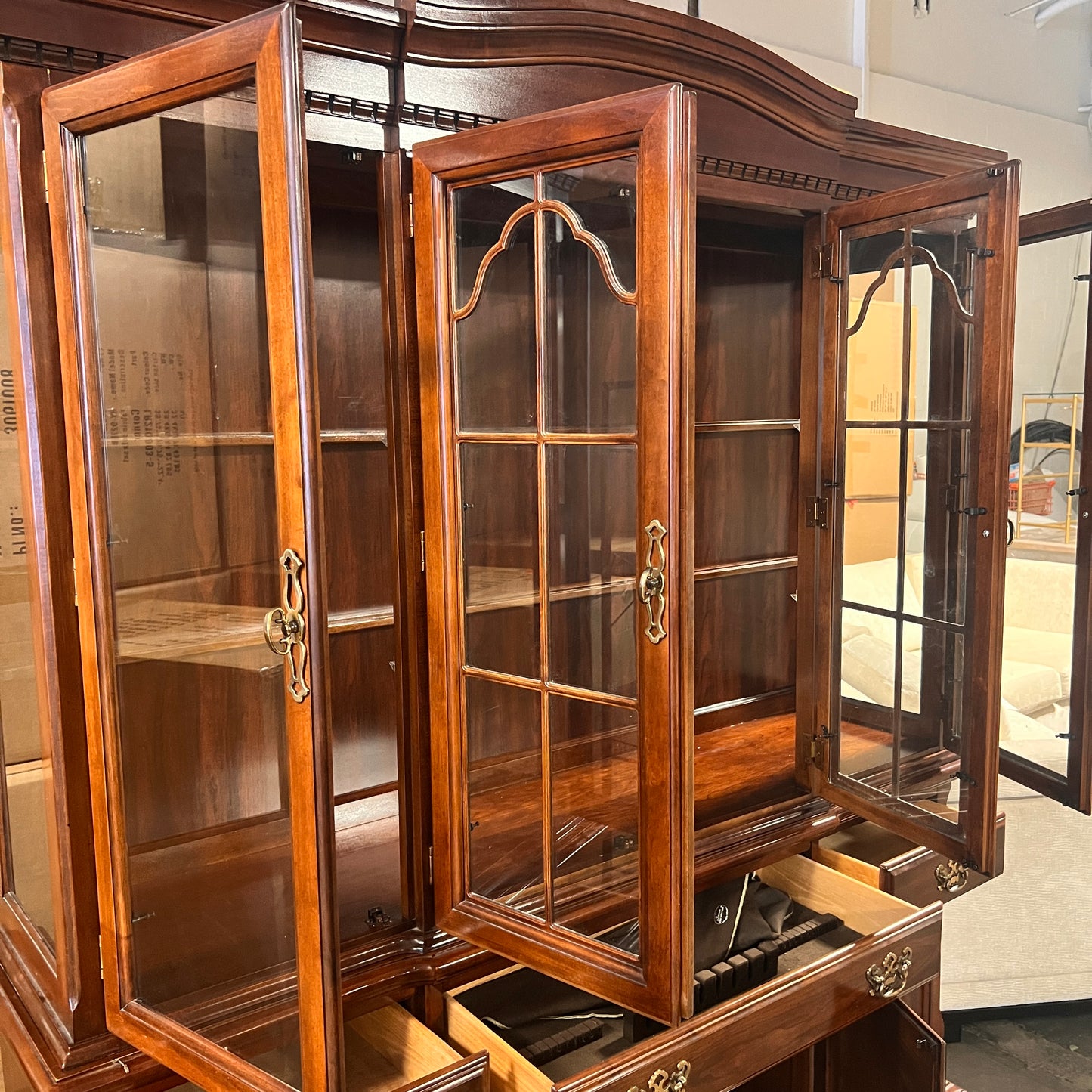Antique Hutch. Display cabinet. Solid wood.