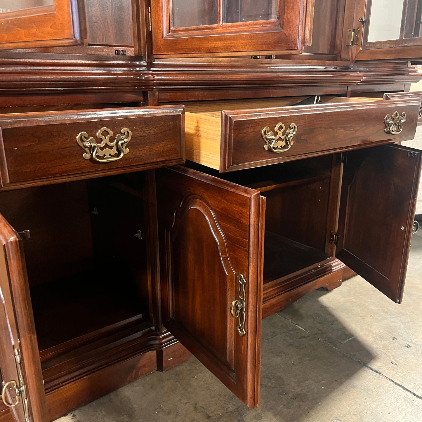 Antique Hutch. Display cabinet. Solid wood.
