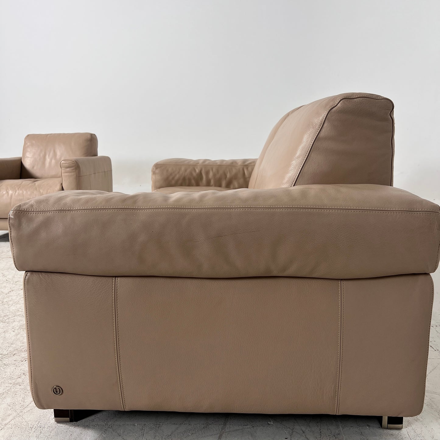 Natuzzi Italia Leather Sofa set. 2+1 loveseat + armchair set. Delivery available