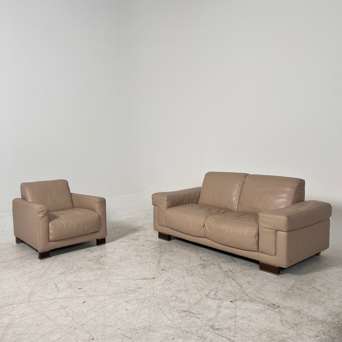 Natuzzi Italia Leather Sofa set. 2+1 loveseat + armchair set. Delivery available