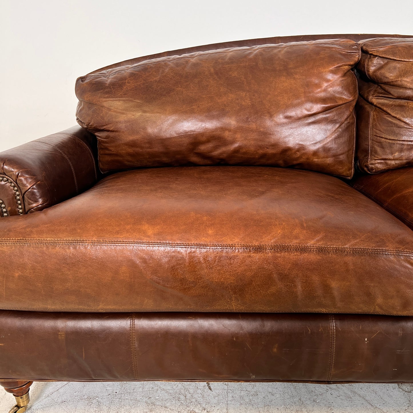 Henredon Distressed leather Loveseat. MCM sofa couch. Delivery available