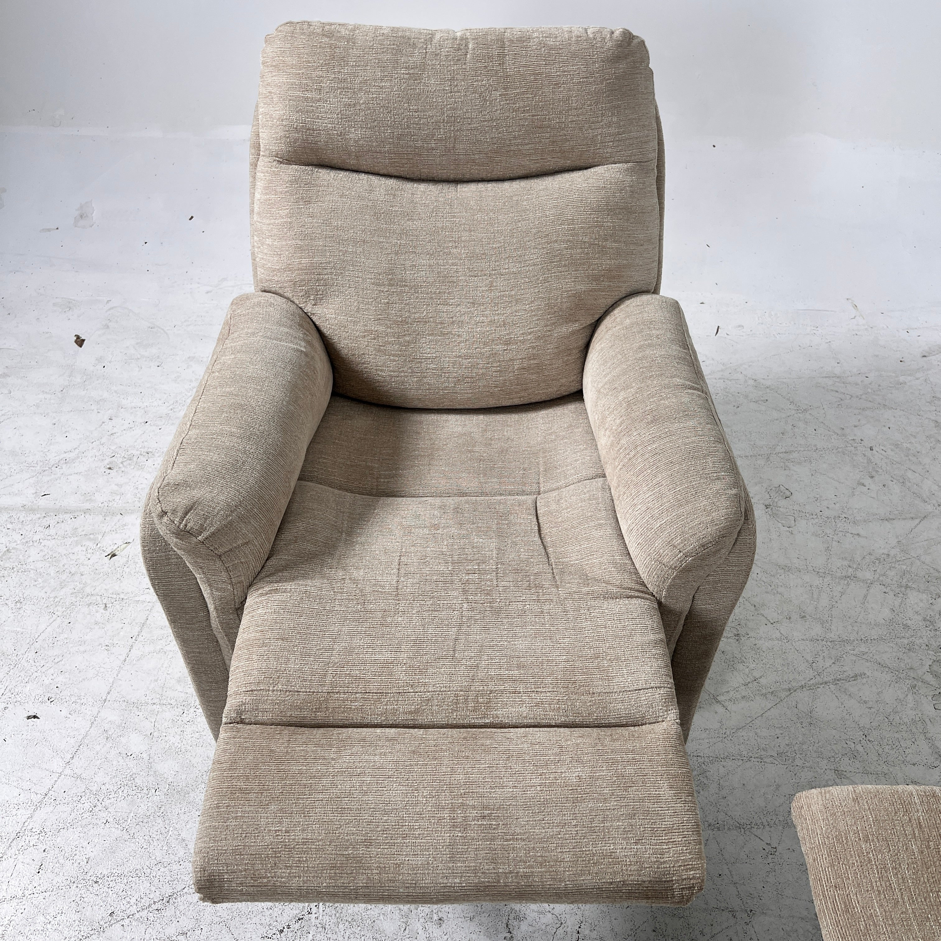 Manual recliner couch set from the brick. 3+1 sofa and armchair. Delivery available