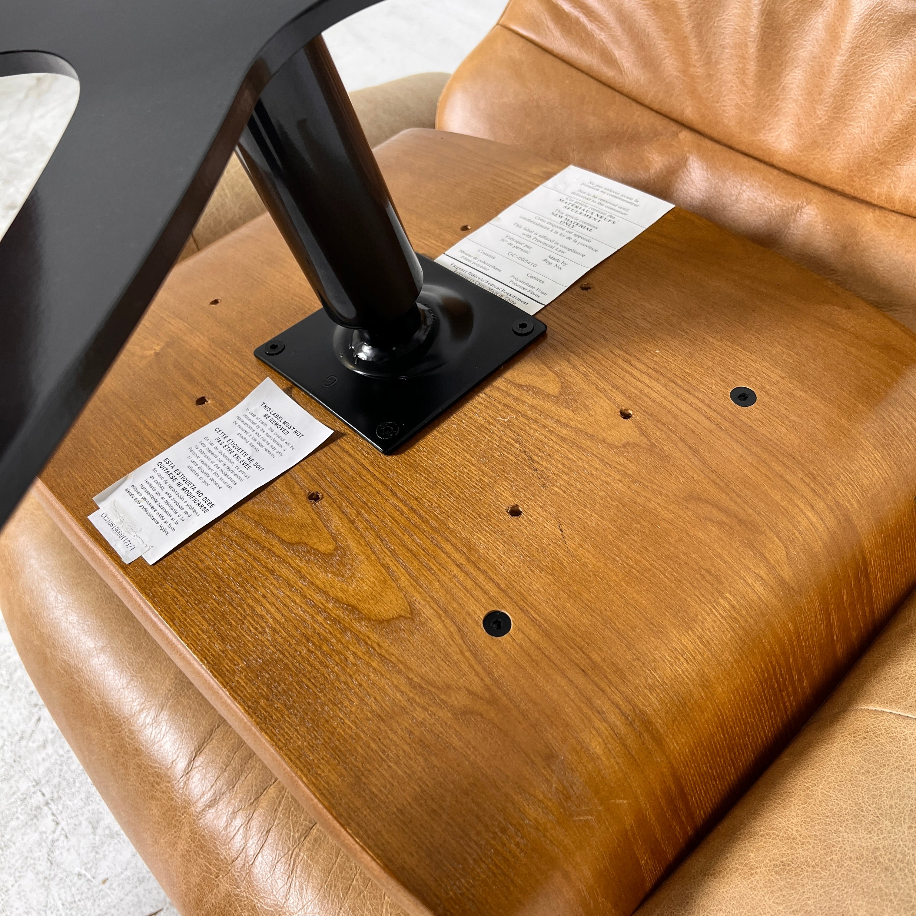 Conform Timeout Genuine Leather Swivel chair + ottoman. Delivery available