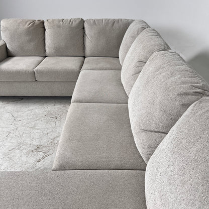 Large U shaped sectional. Large 3 piece Sofa couch. Delivery avilable