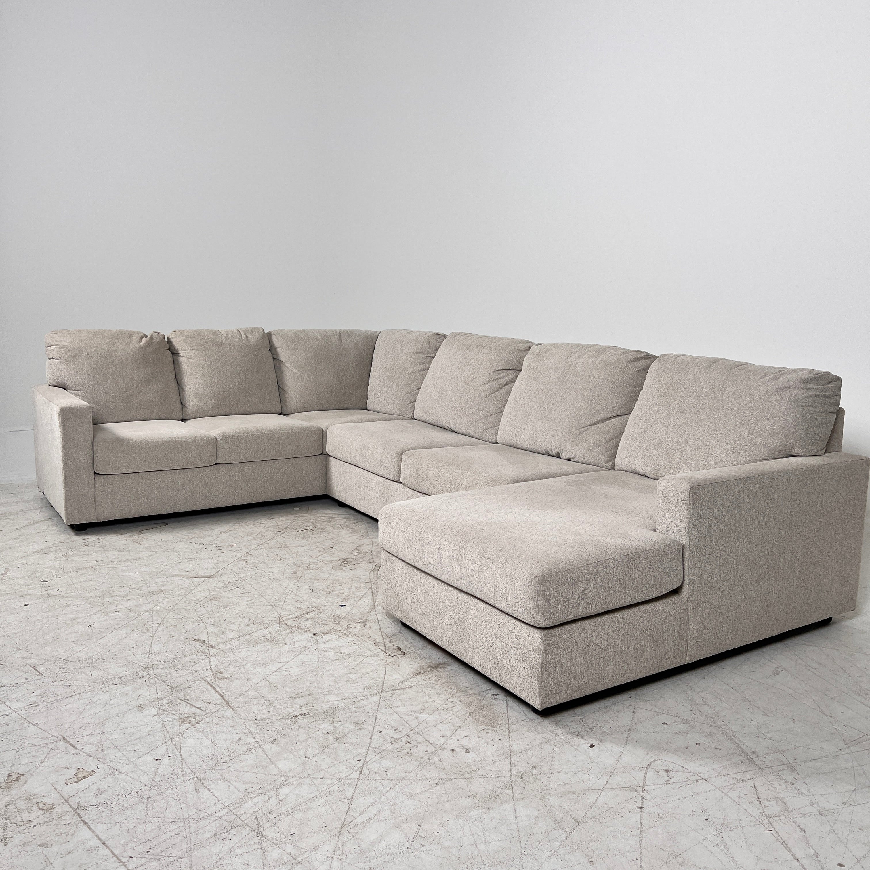 Large U shaped sectional. Large 3 piece Sofa couch. Delivery avilable