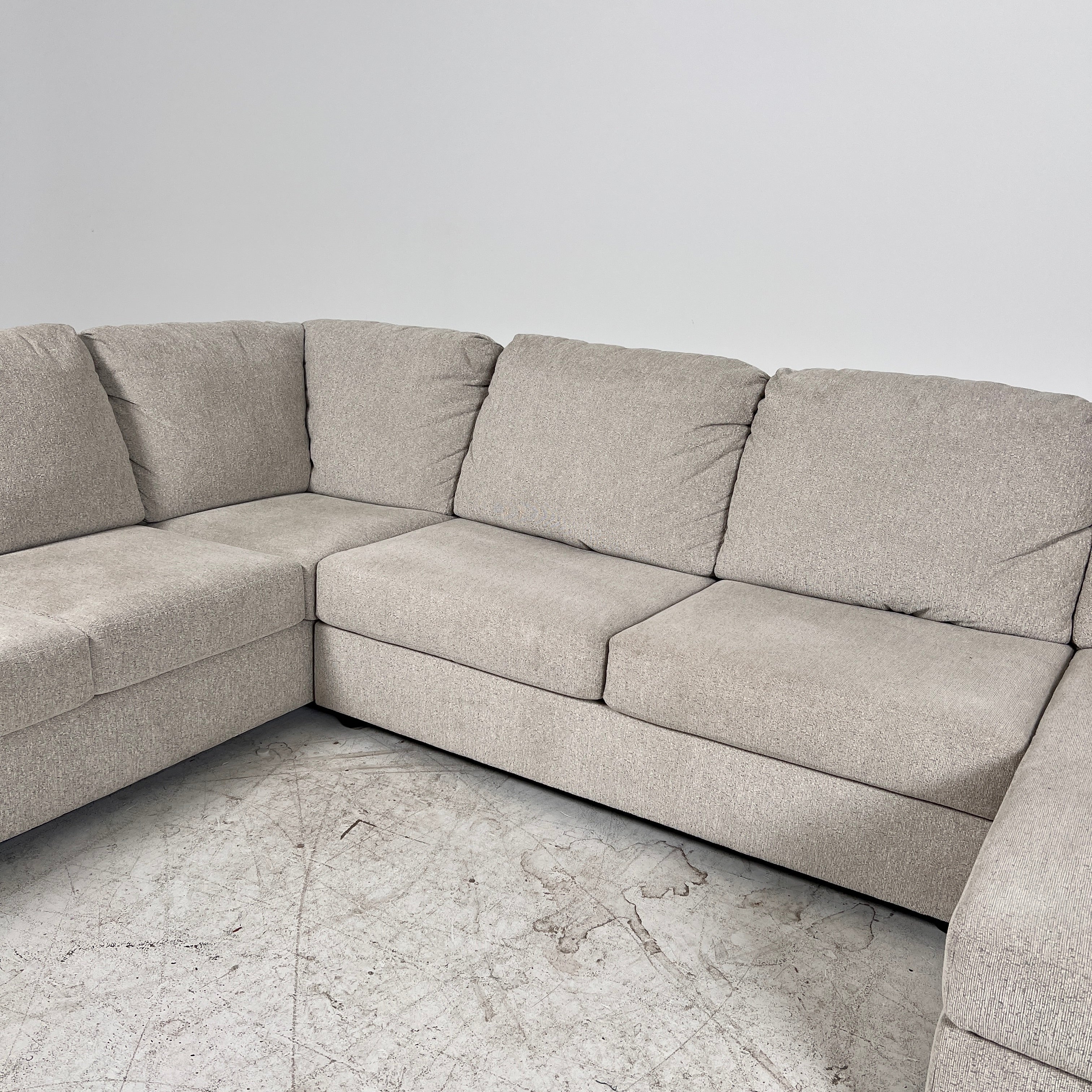 Large U shaped sectional. Large 3 piece Sofa couch. Delivery avilable