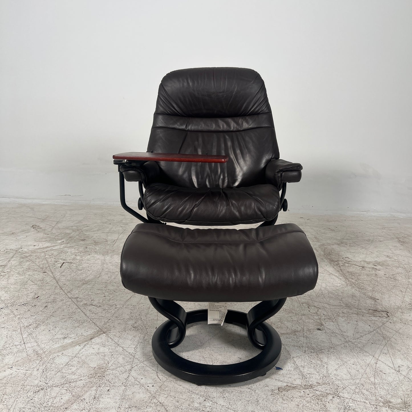 Ekornes Stressless Recliner + ottoman. MCM  Recliner. Delivery available