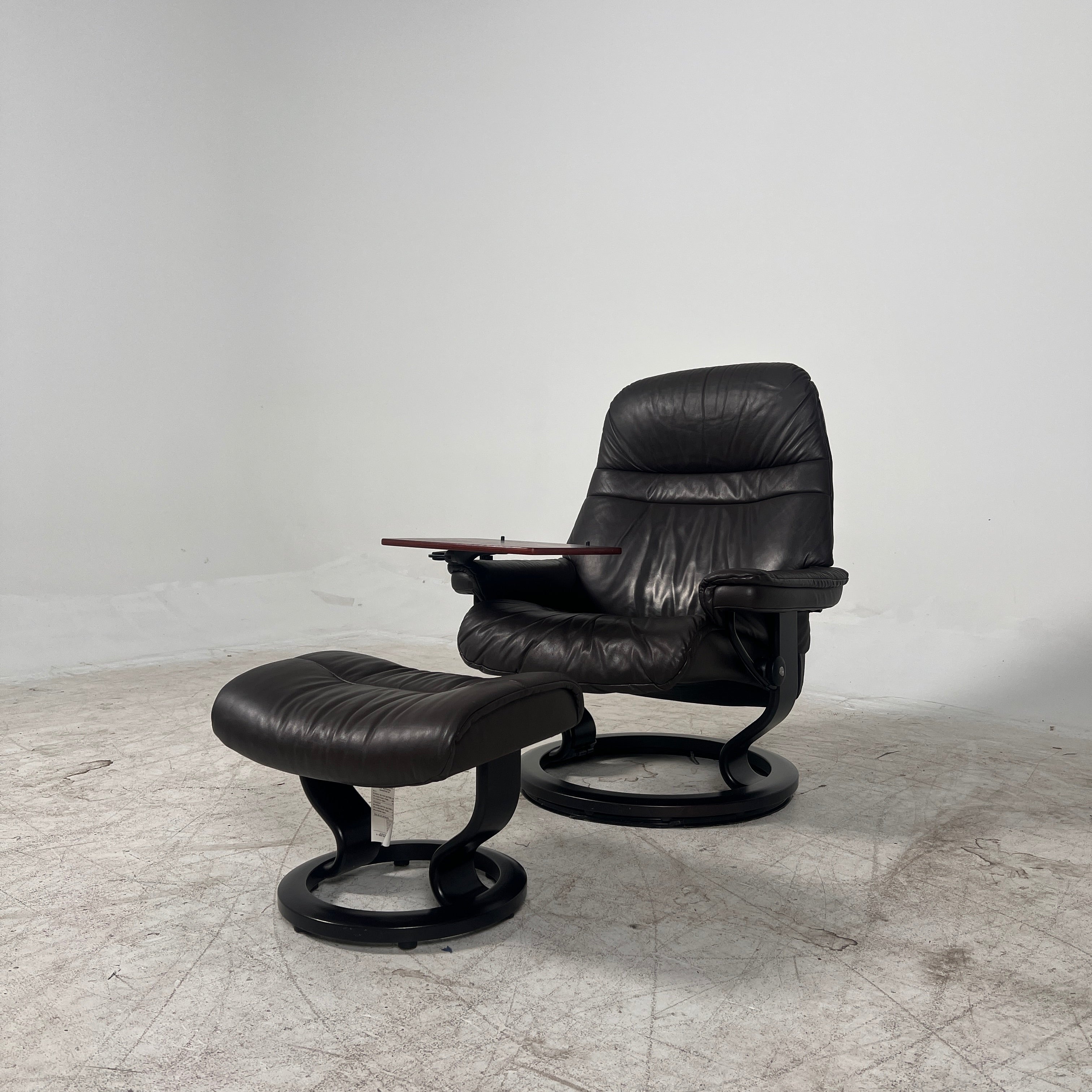 Ekornes Stressless Recliner + ottoman. MCM  Recliner. Delivery available