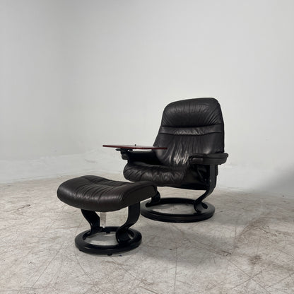 Ekornes Stressless Recliner + ottoman. MCM  Recliner. Delivery available
