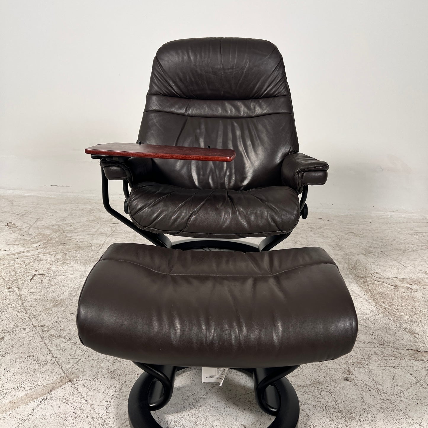 Ekornes Stressless Recliner + ottoman. MCM  Recliner. Delivery available