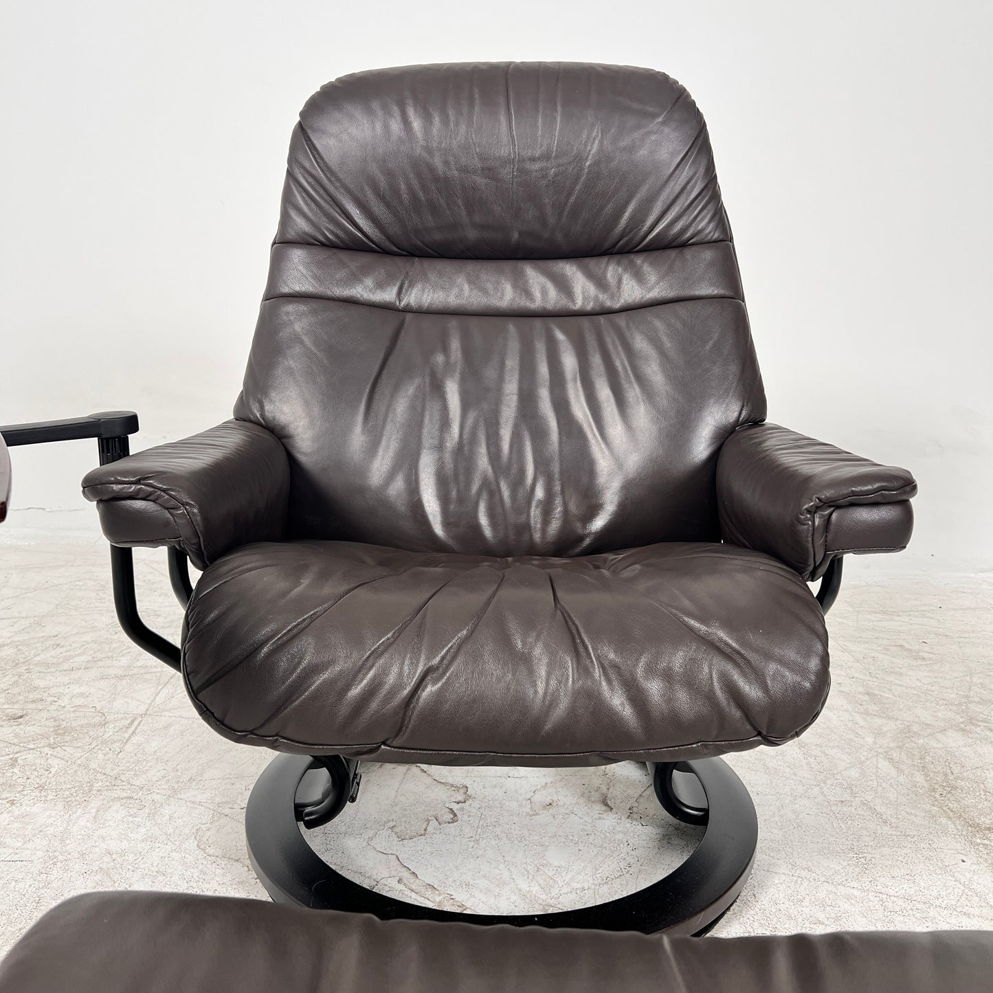 Ekornes Stressless Recliner + ottoman. MCM  Recliner. Delivery available