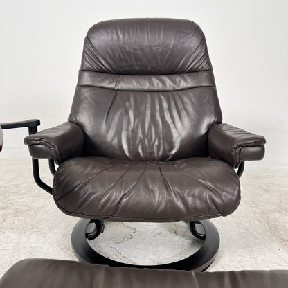 Ekornes Stressless Recliner + ottoman. MCM  Recliner. Delivery available