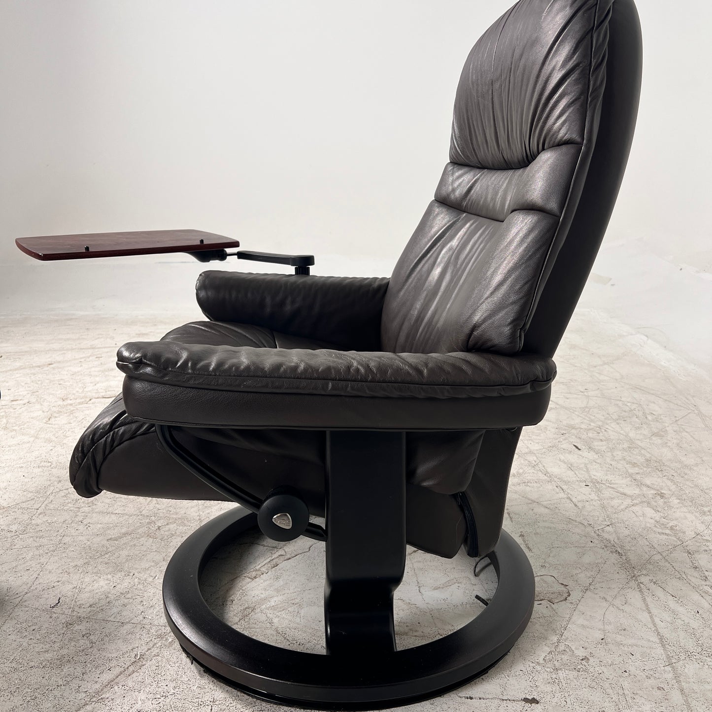 Ekornes Stressless Recliner + ottoman. MCM  Recliner. Delivery available