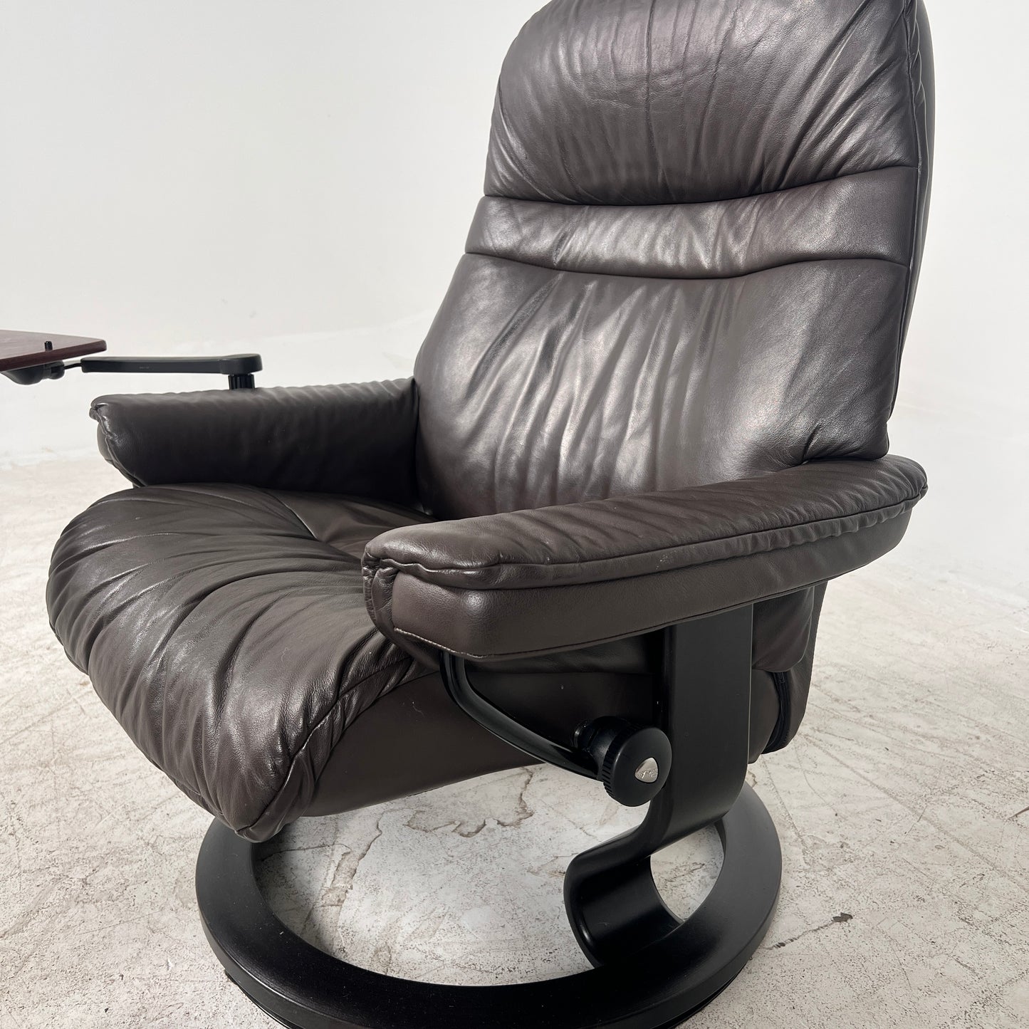 Ekornes Stressless Recliner + ottoman. MCM  Recliner. Delivery available