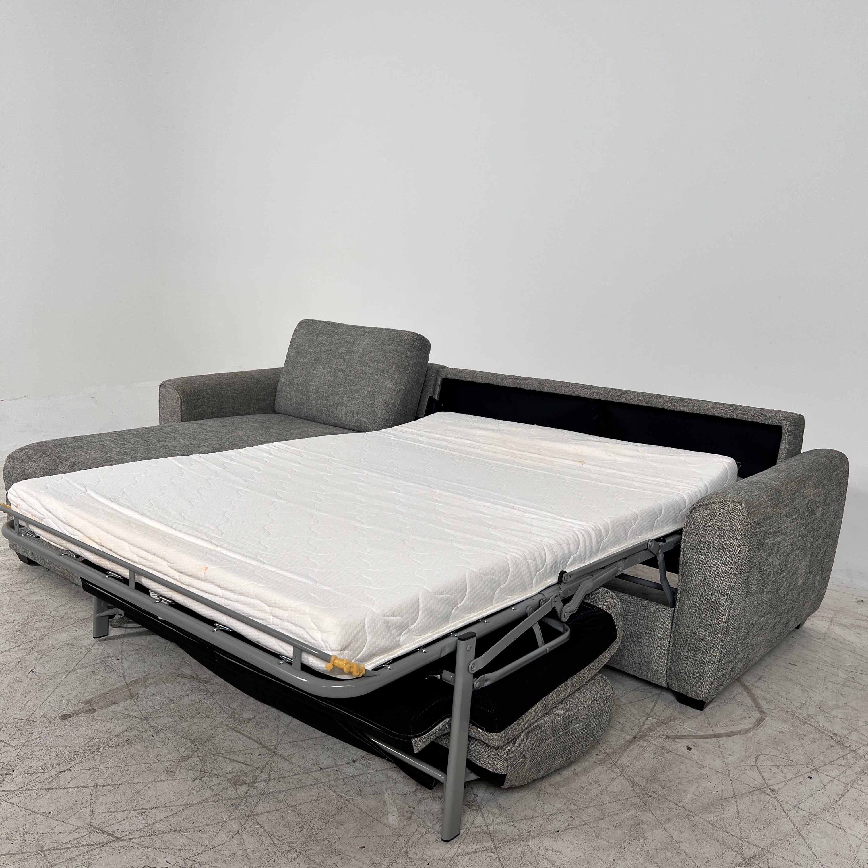 Pull Out Sectional with a Mattress. L shaped sleeper sofa bed. Delivery available