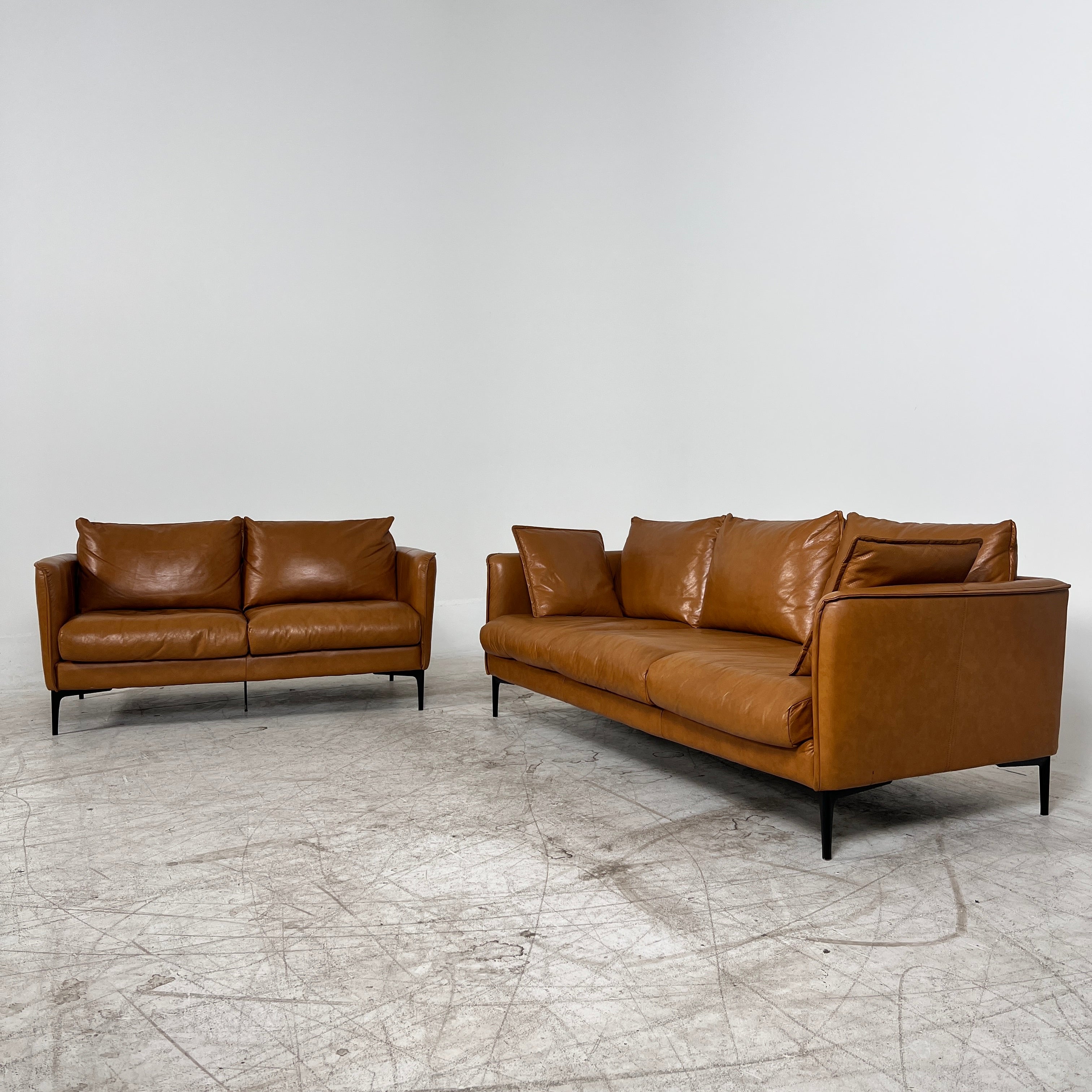 Mercana leather Sofa set. Cognac leather 3+2 couch set. Delivery available