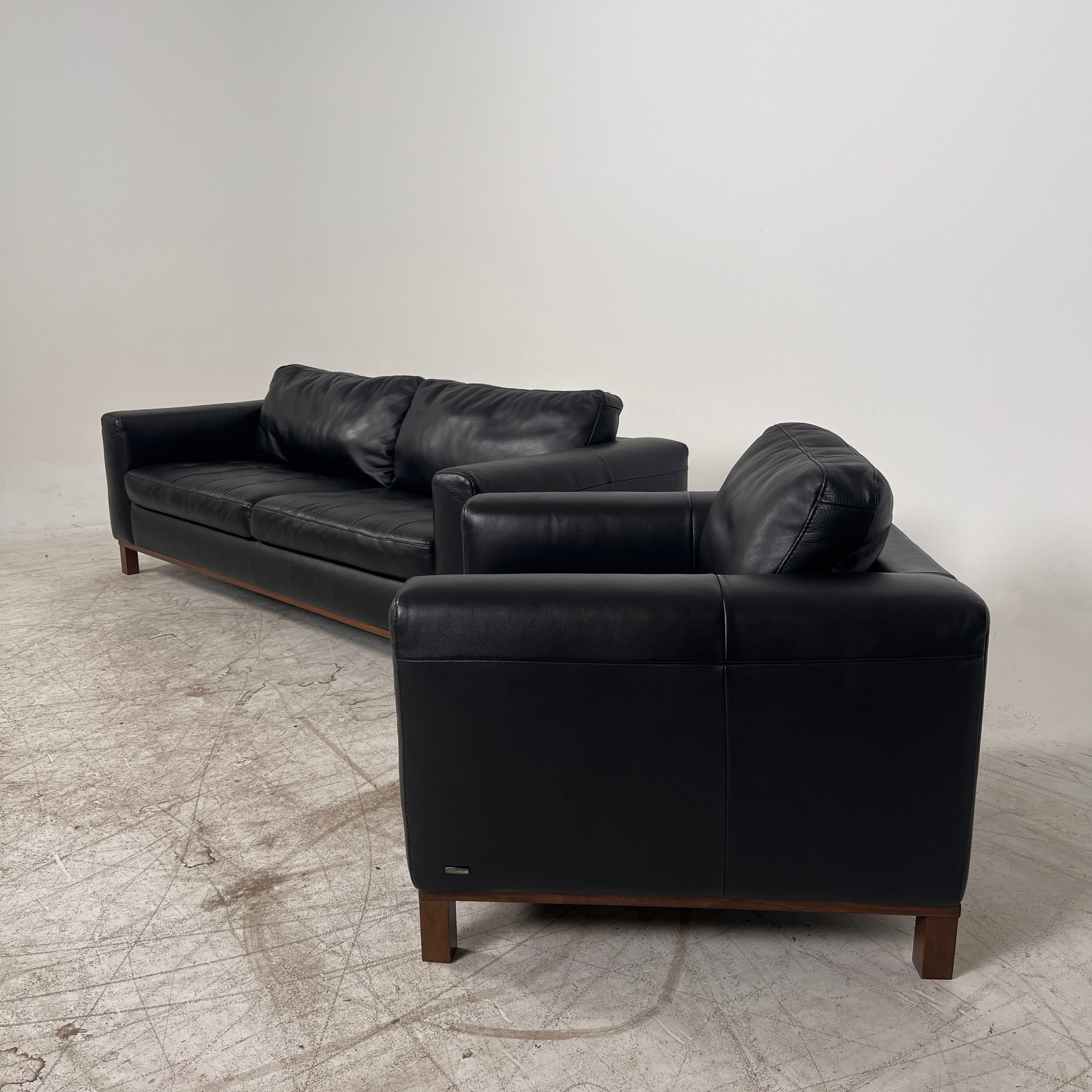 Natuzzi Editions leather Sofa Set. 3+1 Italian couch set. Delivery available