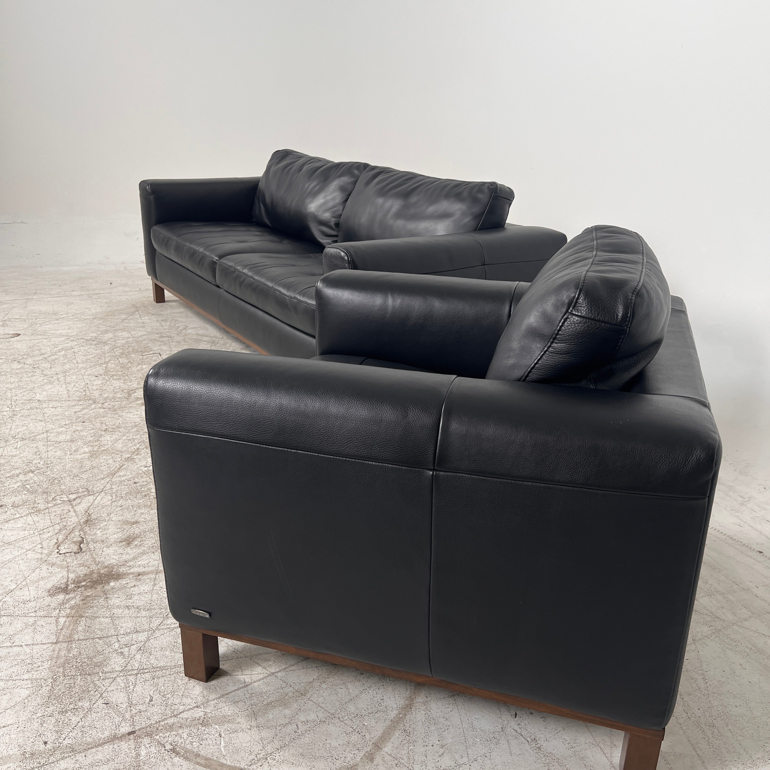 Natuzzi Editions leather Sofa Set. 3+1 Italian couch set. Delivery available