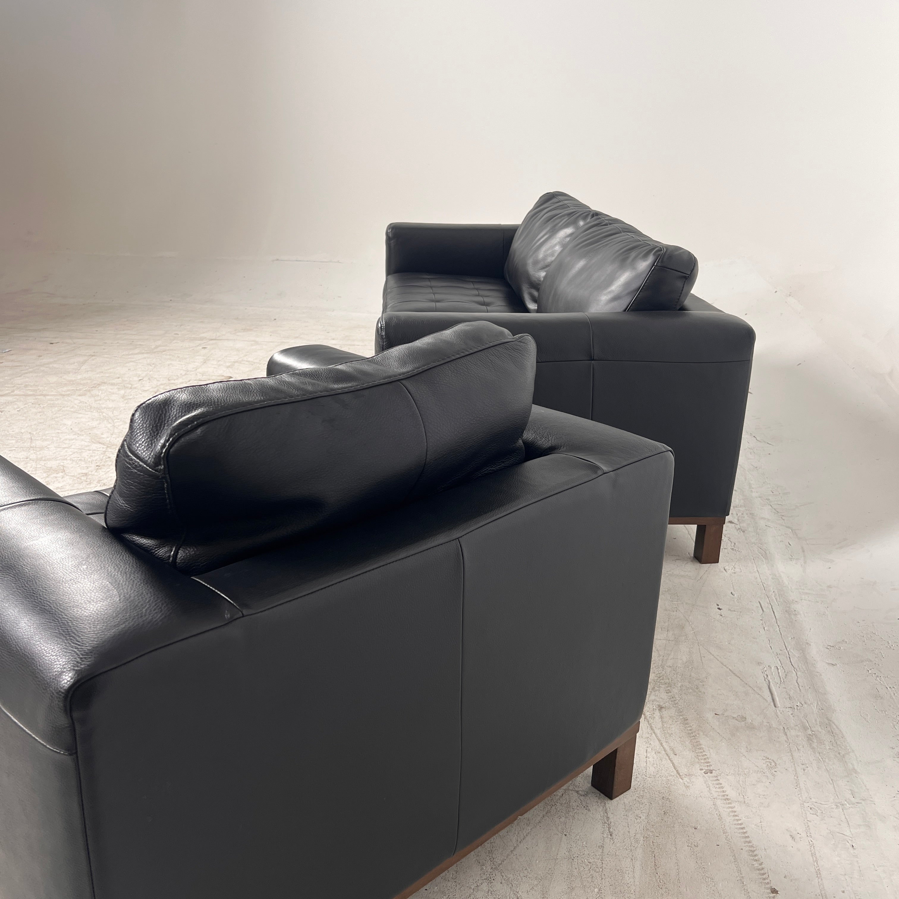 Natuzzi Editions leather Sofa Set. 3+1 Italian couch set. Delivery available
