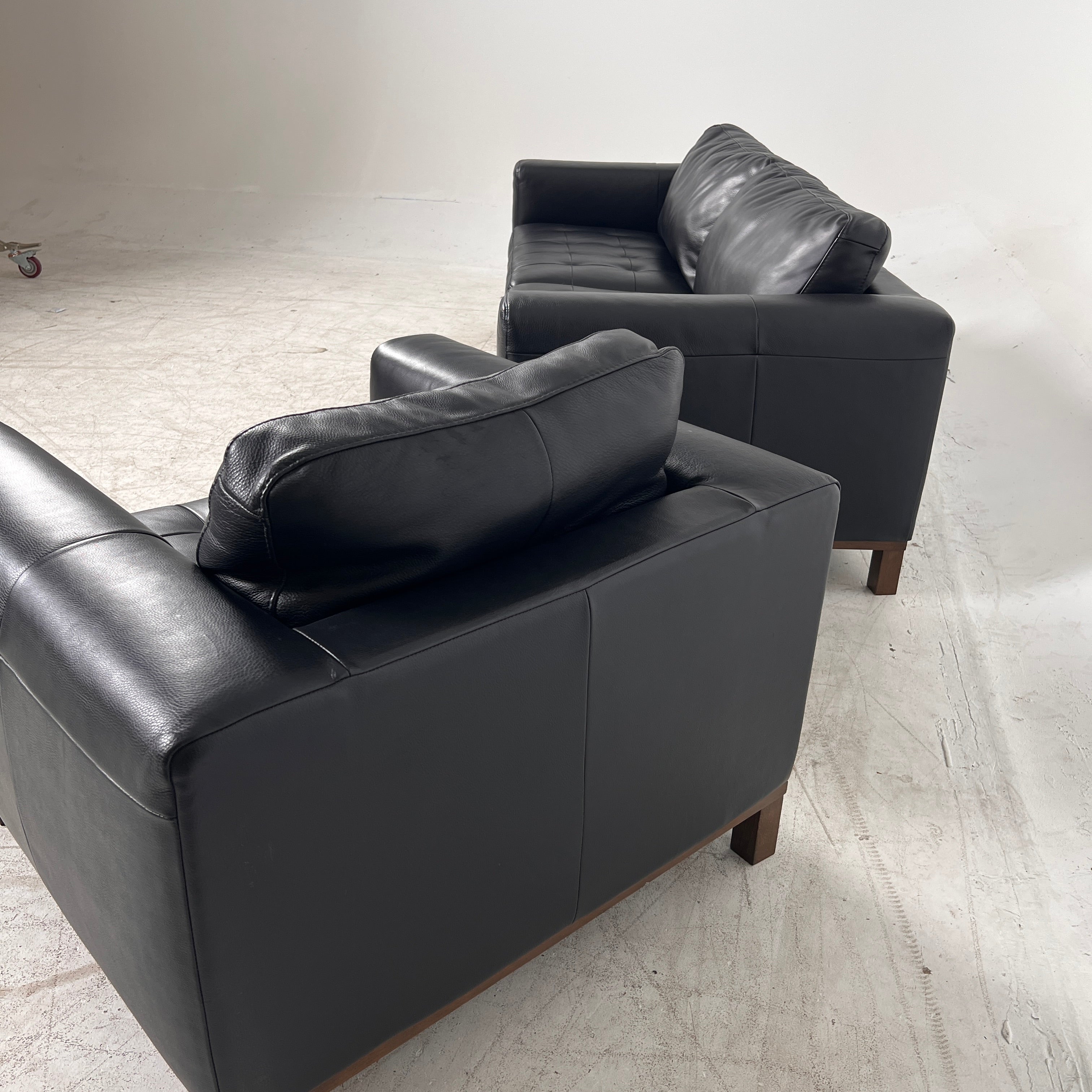 Natuzzi Editions leather Sofa Set. 3+1 Italian couch set. Delivery available