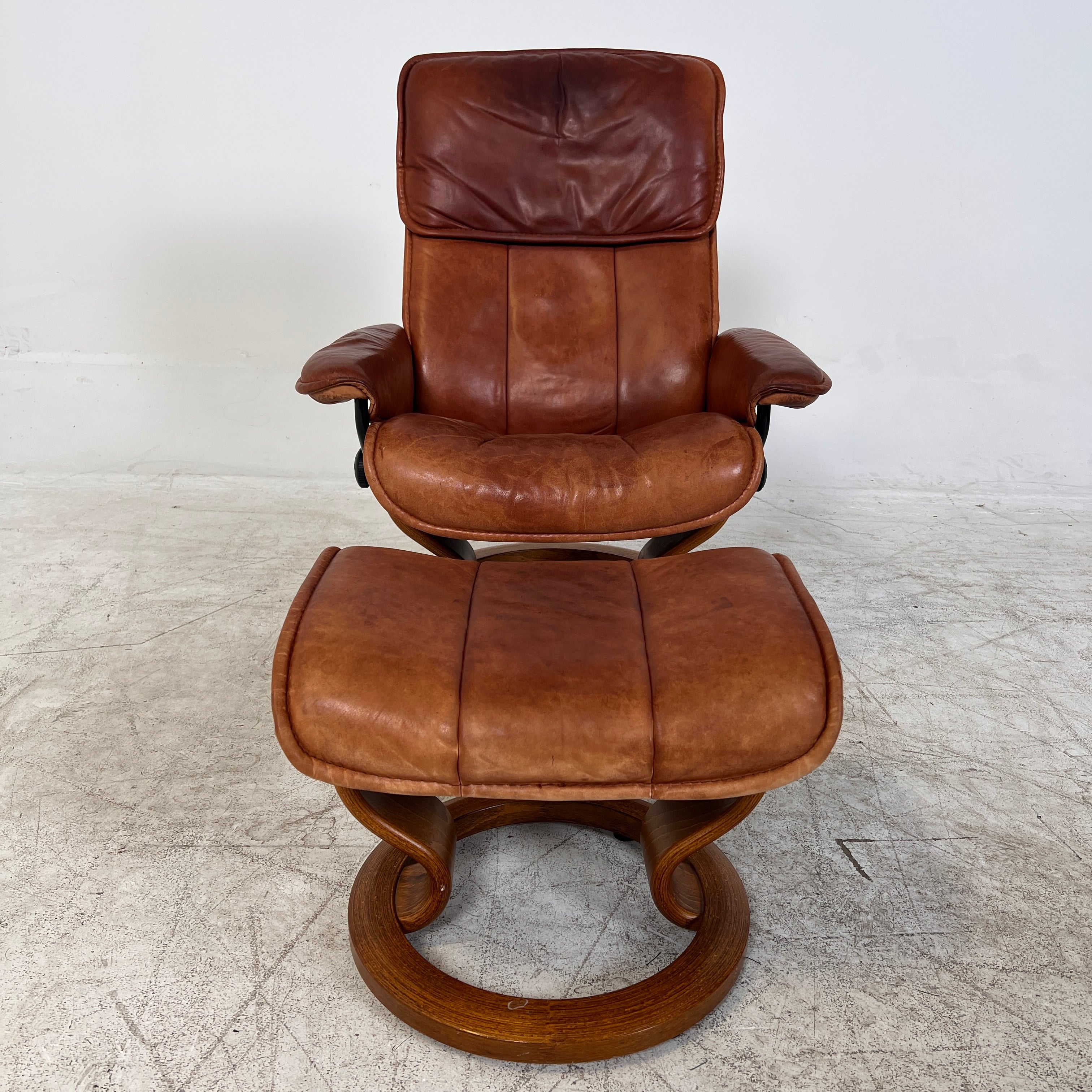 Ekornes Stressless Recliner + ottoman. MCM chair. delivery available
