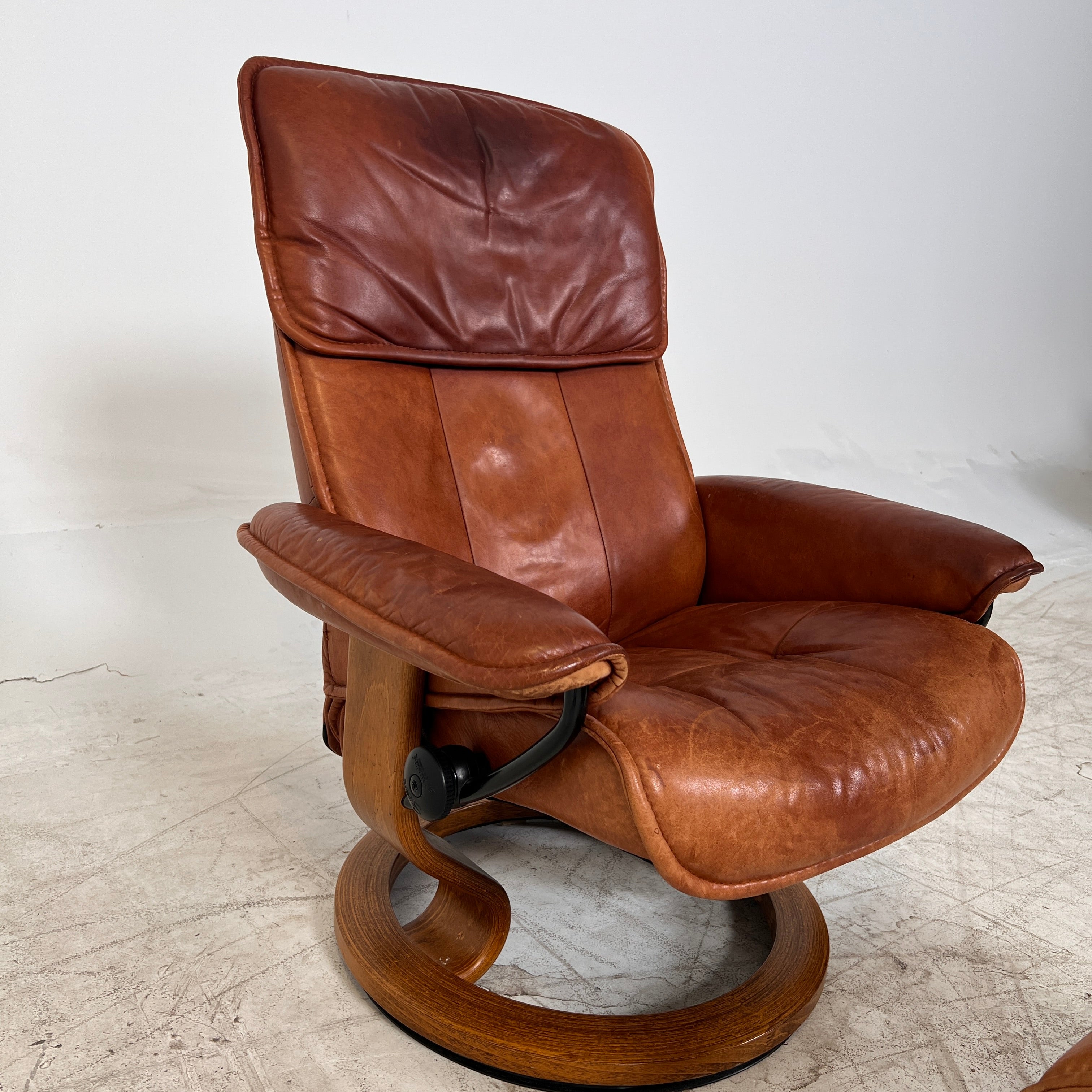 Ekornes Stressless Recliner + ottoman. MCM chair. delivery available