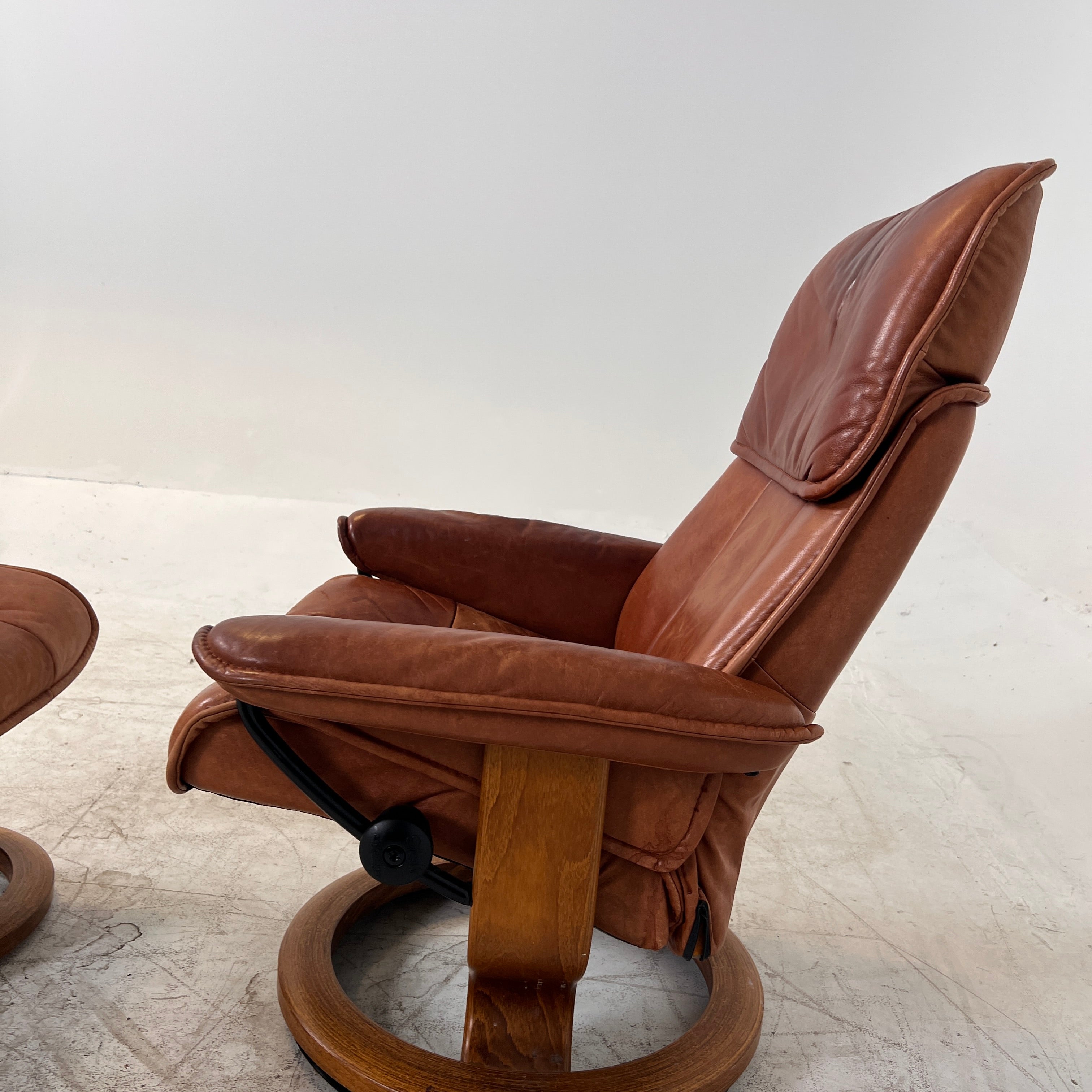 Ekornes Stressless Recliner + ottoman. MCM chair. delivery available