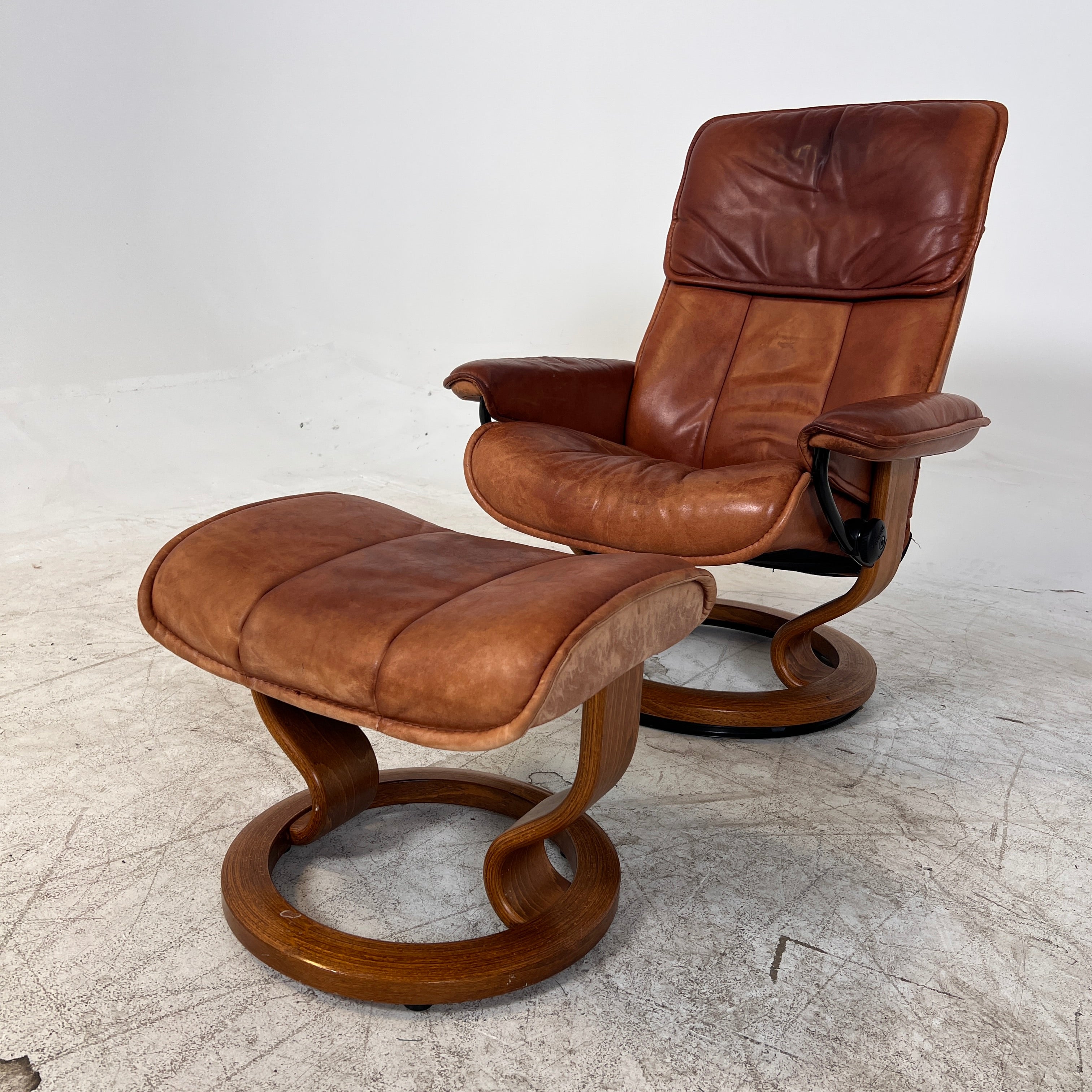 Ekornes Stressless Recliner + ottoman. MCM chair. delivery available