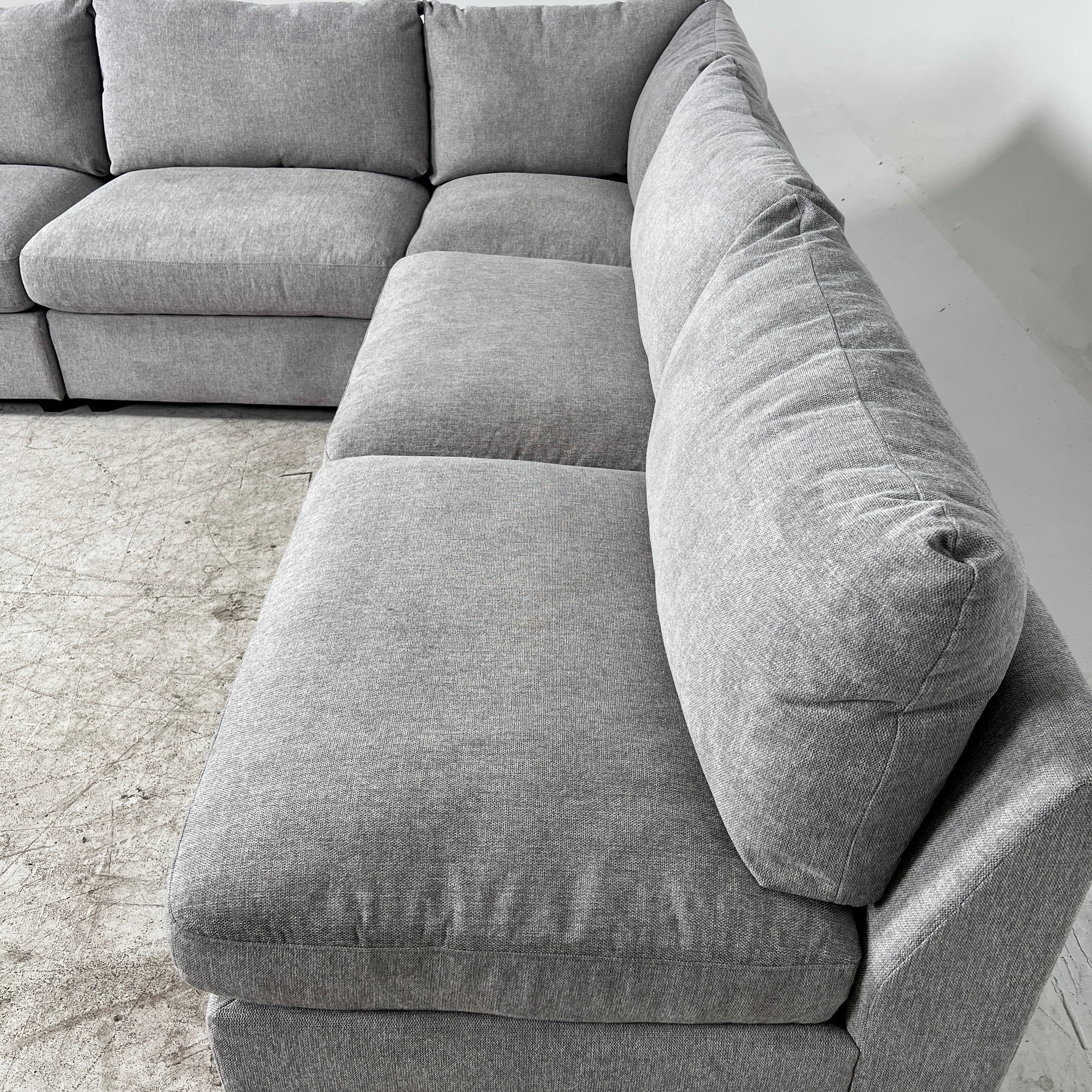 Scott Living Evolve 5 piece modular sectional. L shaped sofa couch. Delivery available