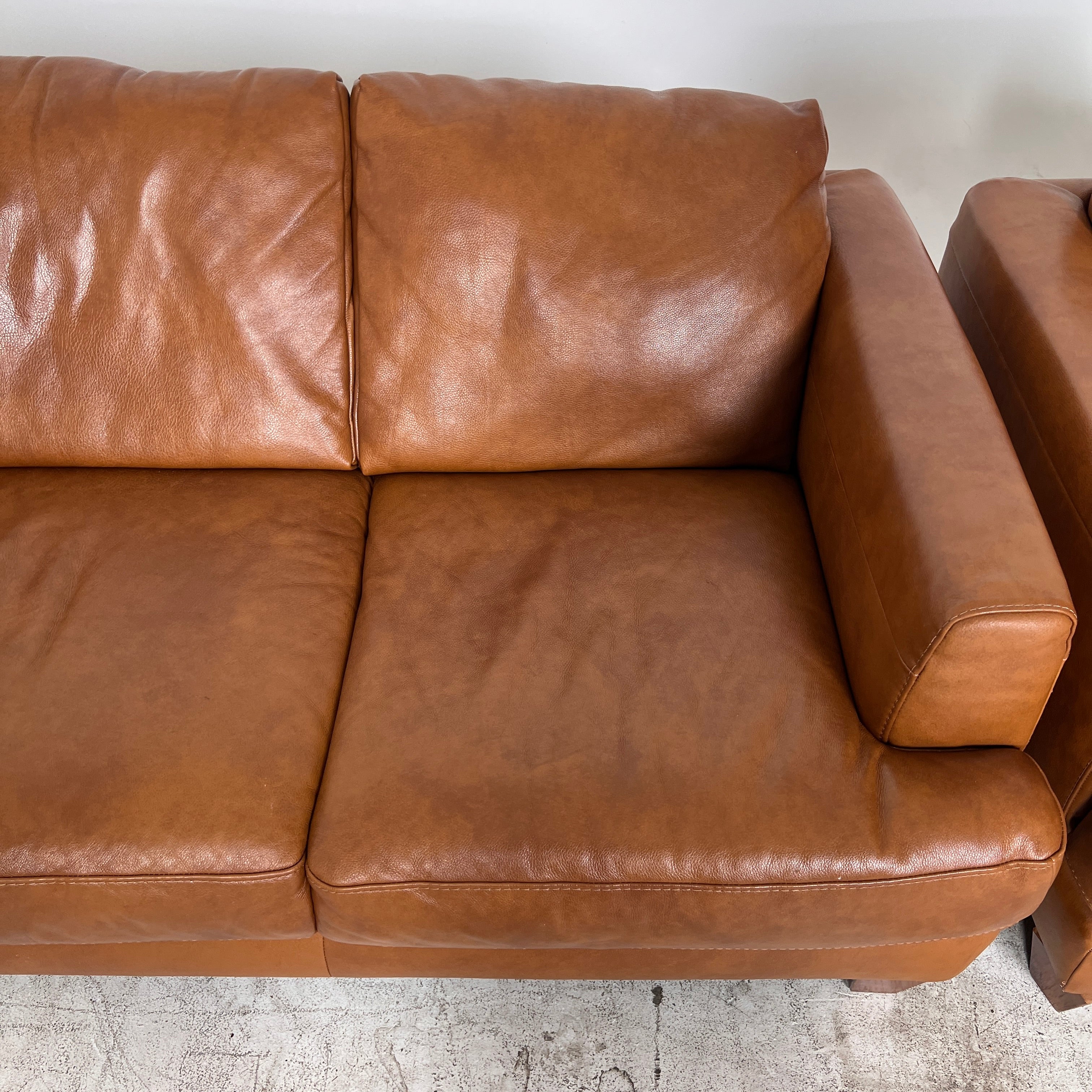 Natuzzi Editions leather Sofa set. 3+2+1 leather couch set. Delivery available