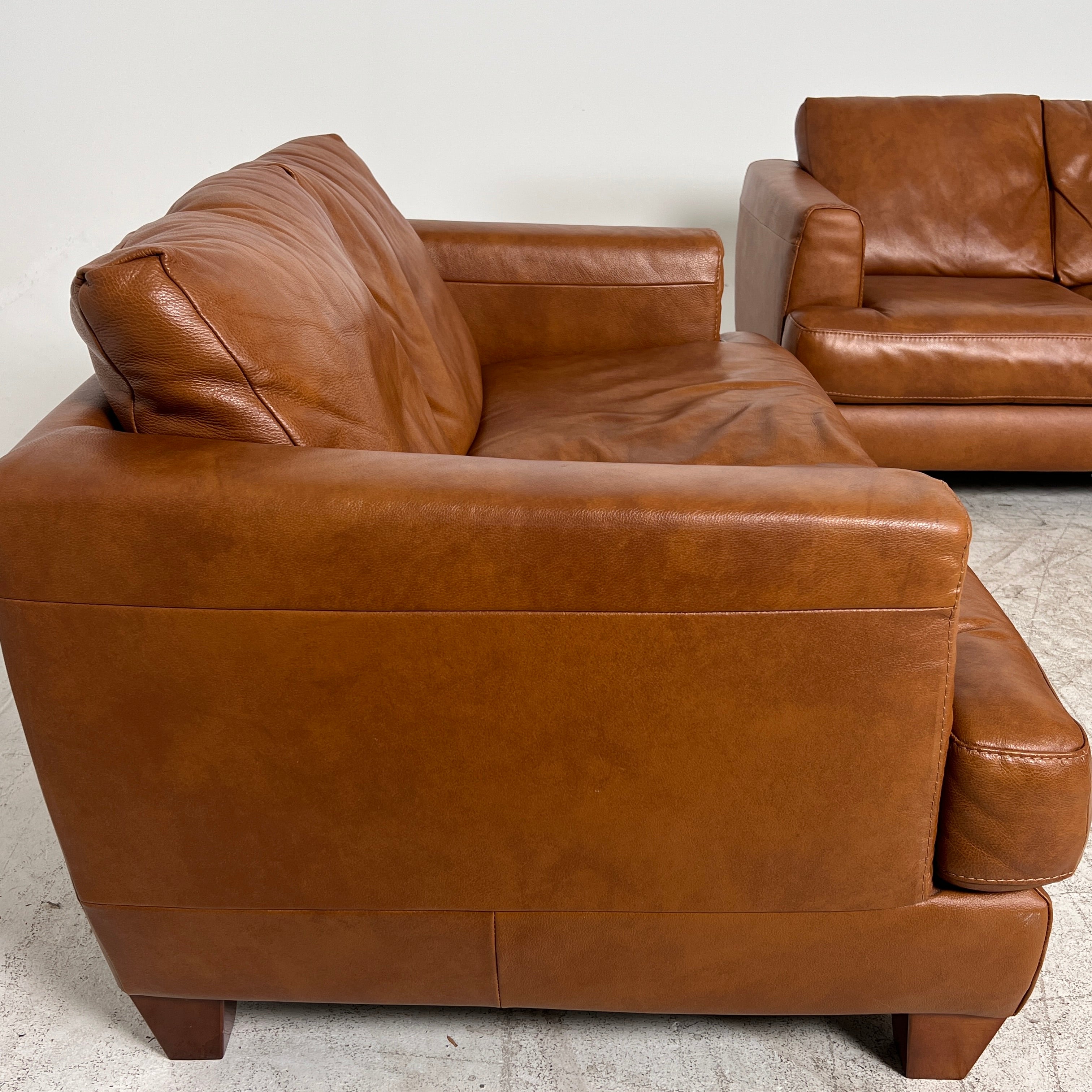 Natuzzi Editions leather Sofa set. 3+2+1 leather couch set. Delivery available