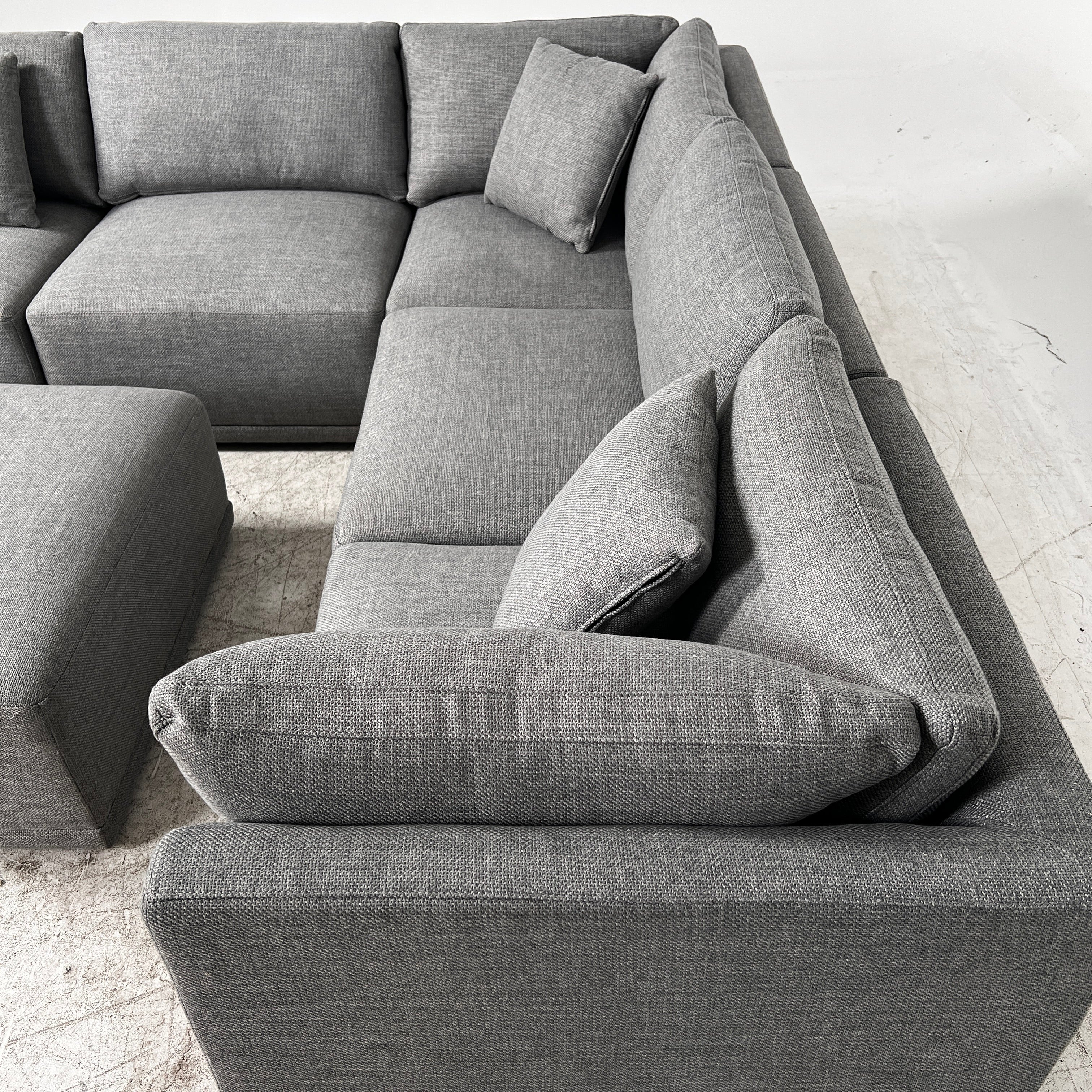 Thomasville 6 piece modular sofa set. Corner L shaped sofa couch. Delivery available