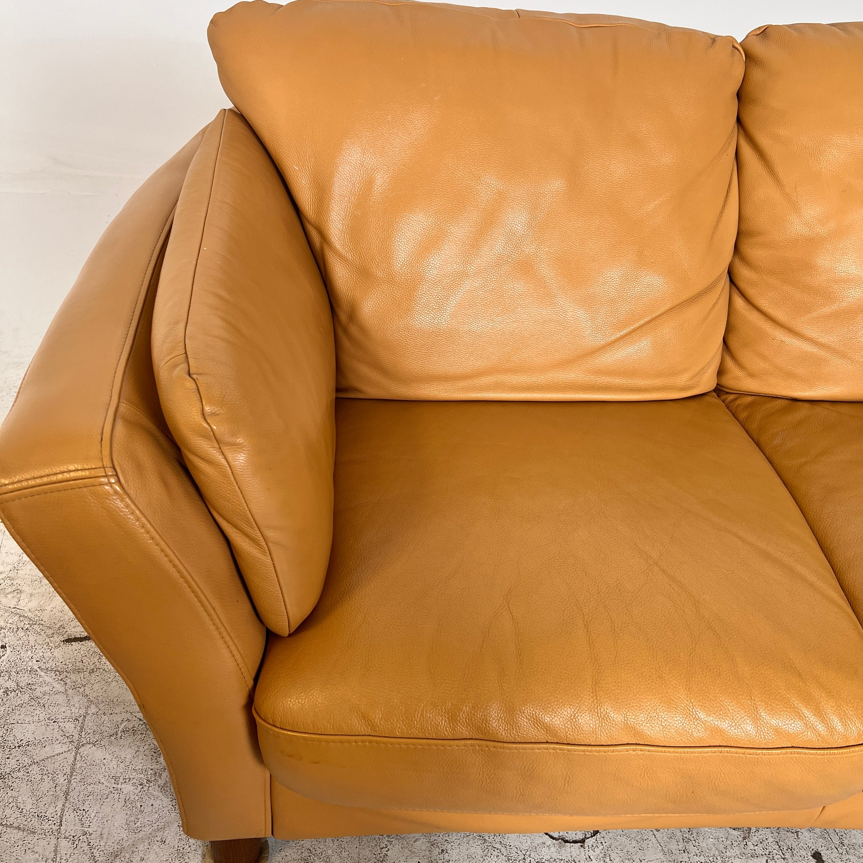 MCM leather sofa set. Tan Couch + loveseat set. Delivery available