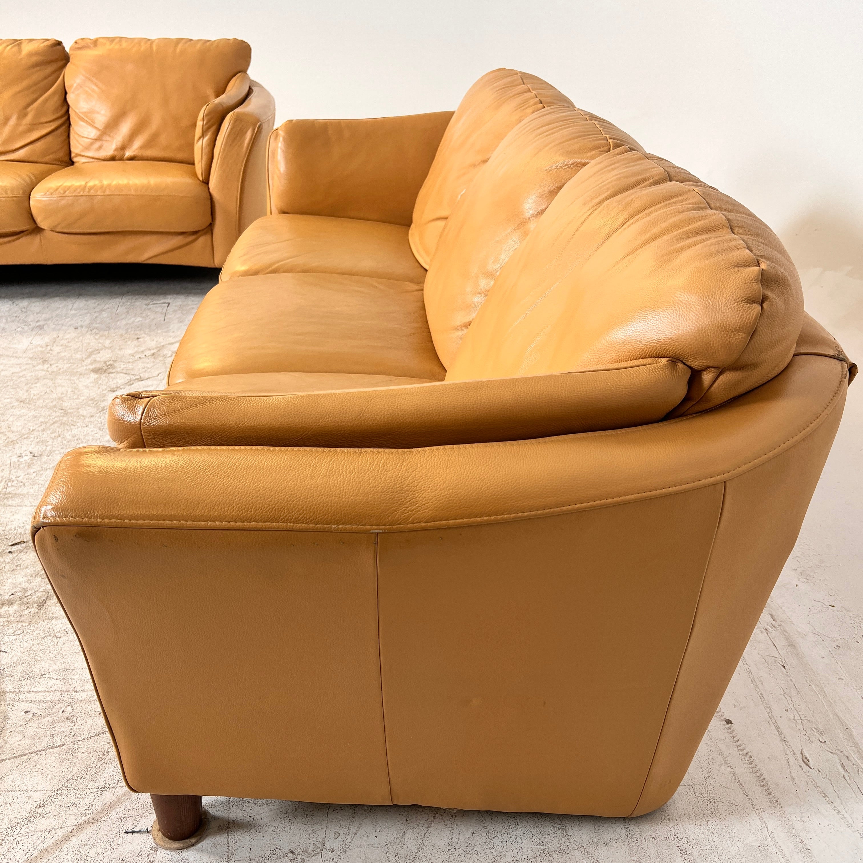 MCM leather sofa set. Tan Couch + loveseat set. Delivery available