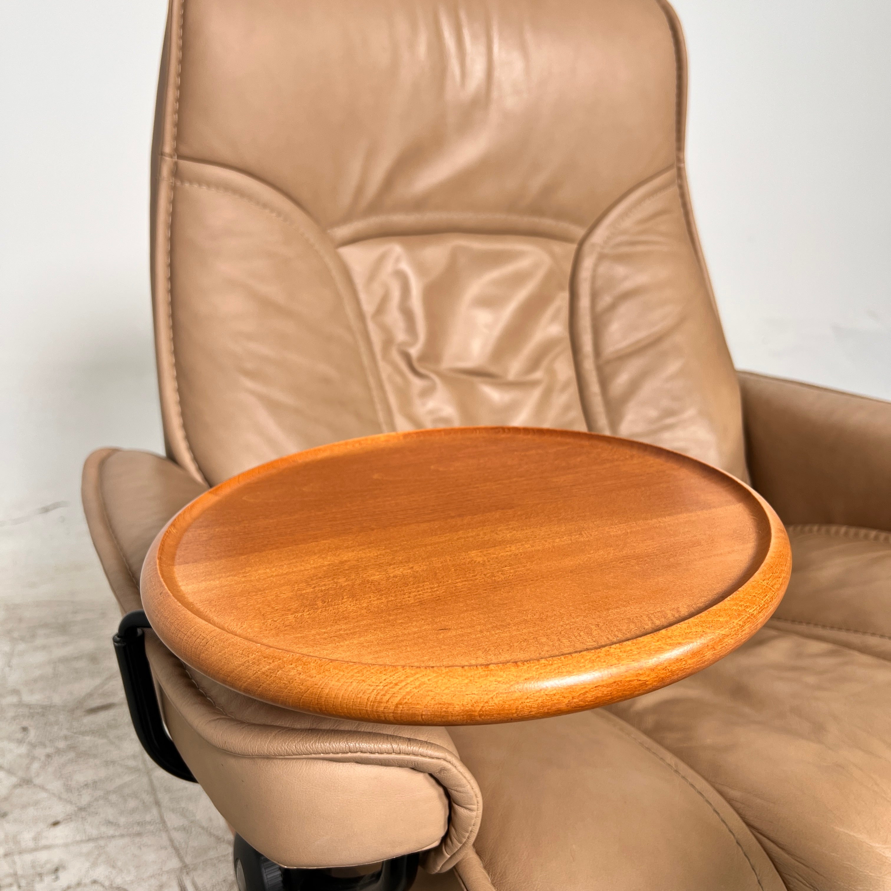 Ekornes Stressless Governor chair + ottoman. MCM recliner + table. Delivery available